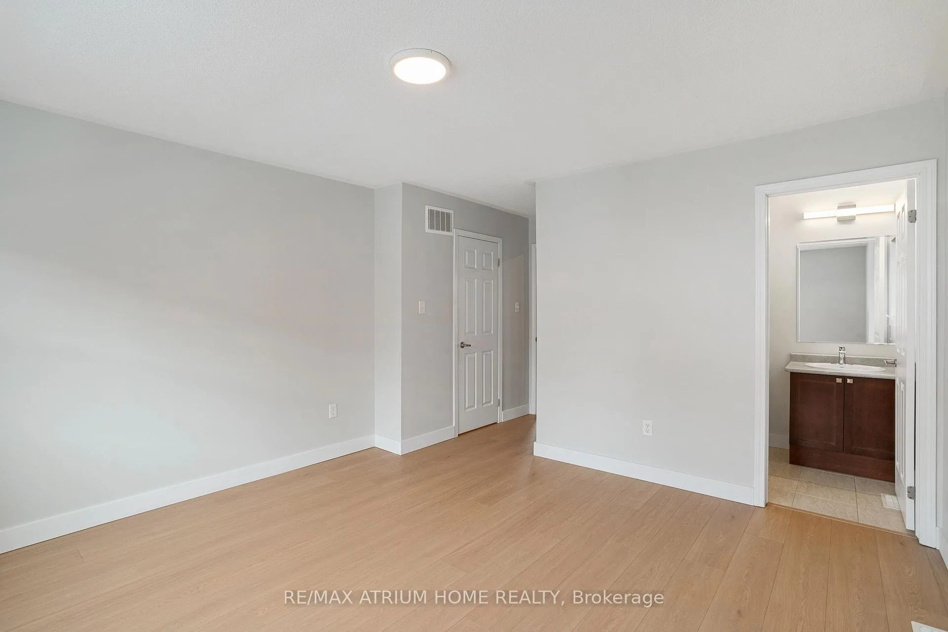 Photo 32 of 16 Kidd Circle, Aurora, Bayview Northeast — HOMEH