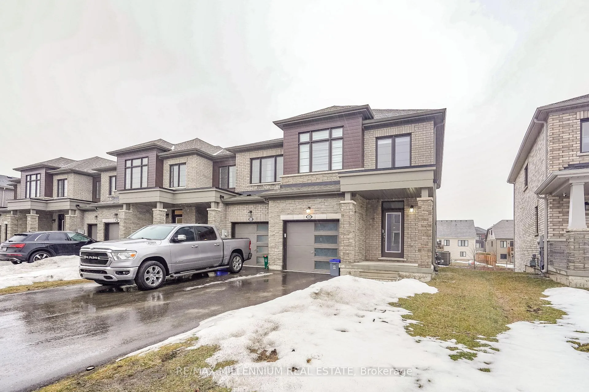 Photo 3 of 329 Vanilla Trail, Thorold, Rolling Meadows — HOMEH