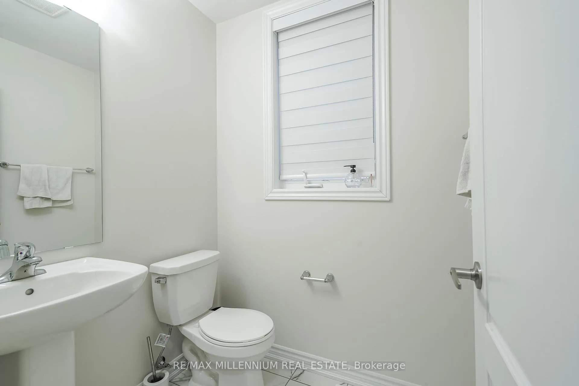 Photo 12 of 329 Vanilla Trail, Thorold, Rolling Meadows — HOMEH