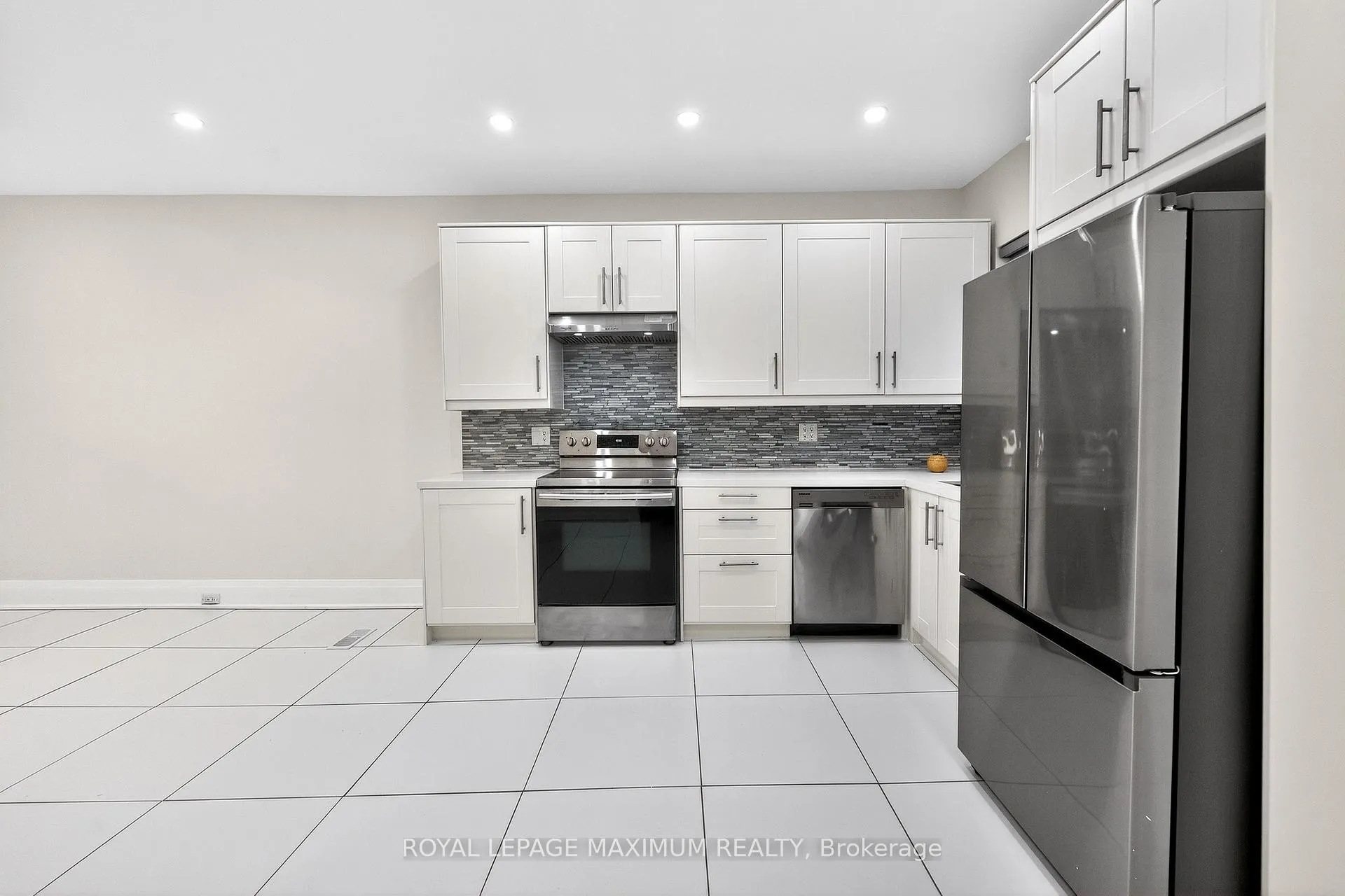 Photo 12 of 31 Campbell Avenue, Hamilton, Crown Point — HOMEH