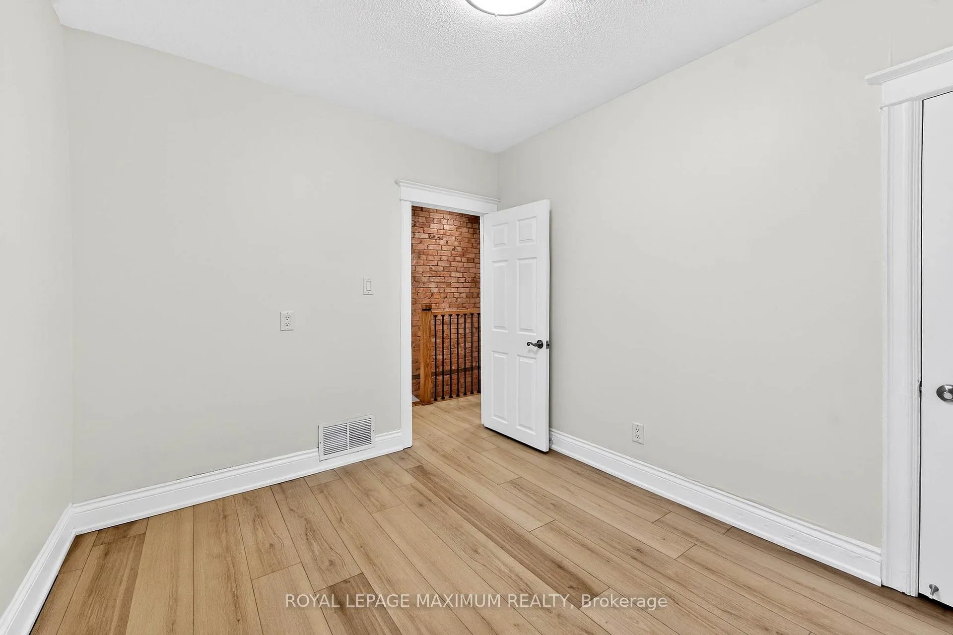 Photo 28 of 31 Campbell Avenue, Hamilton, Crown Point — HOMEH
