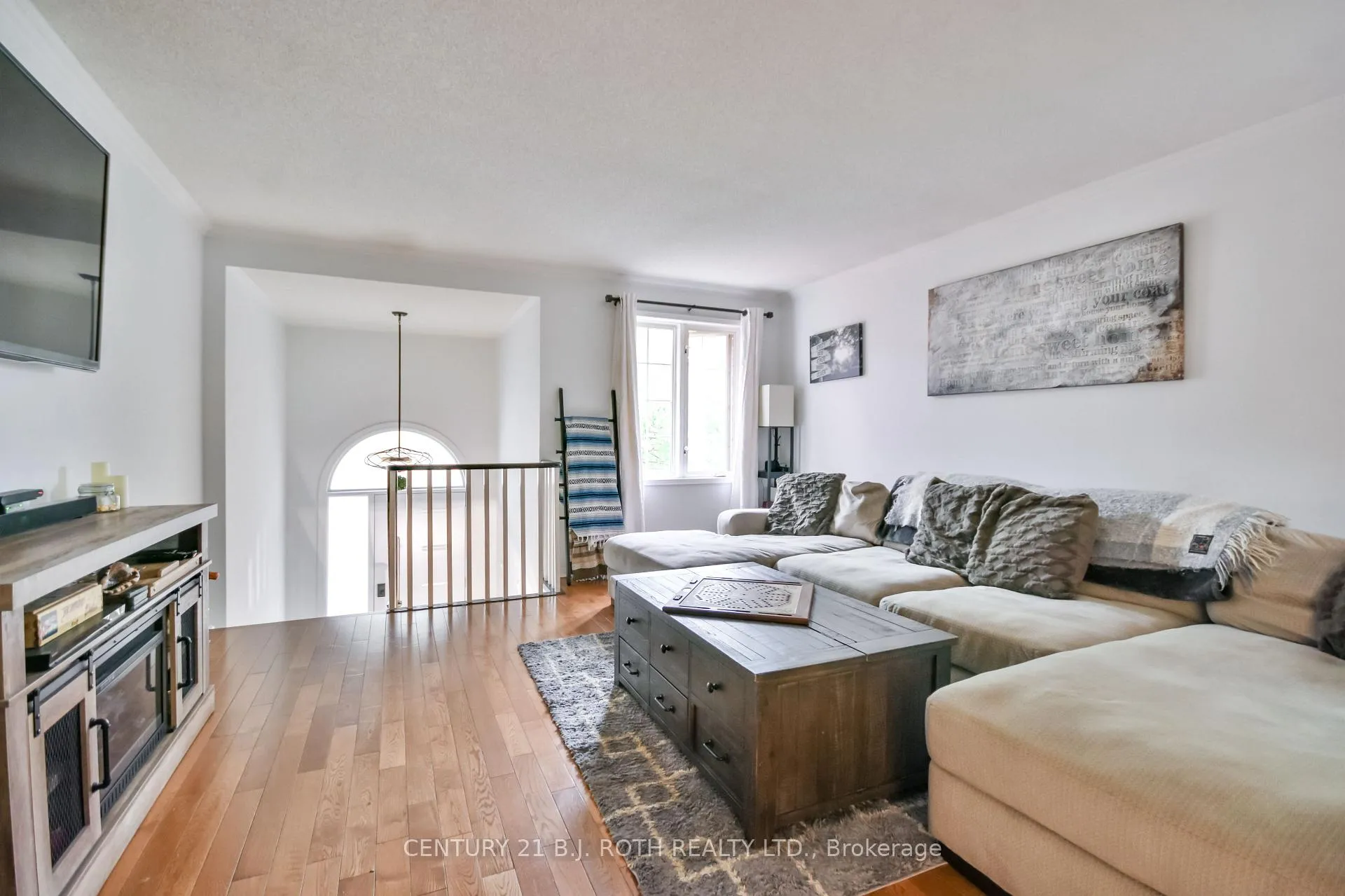 Photo 4 of 56 Monique Crescent, Barrie, East Bayfield — HOMEH