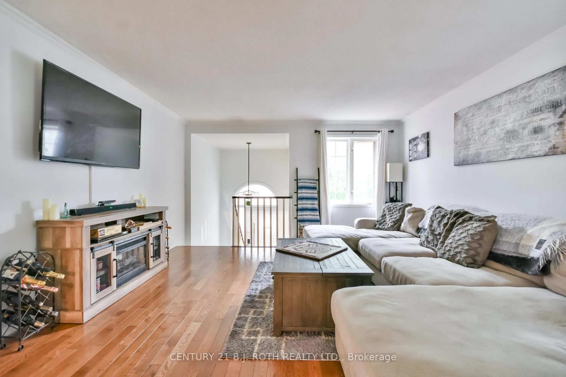 Photo 5 of 56 Monique Crescent, Barrie, East Bayfield — HOMEH