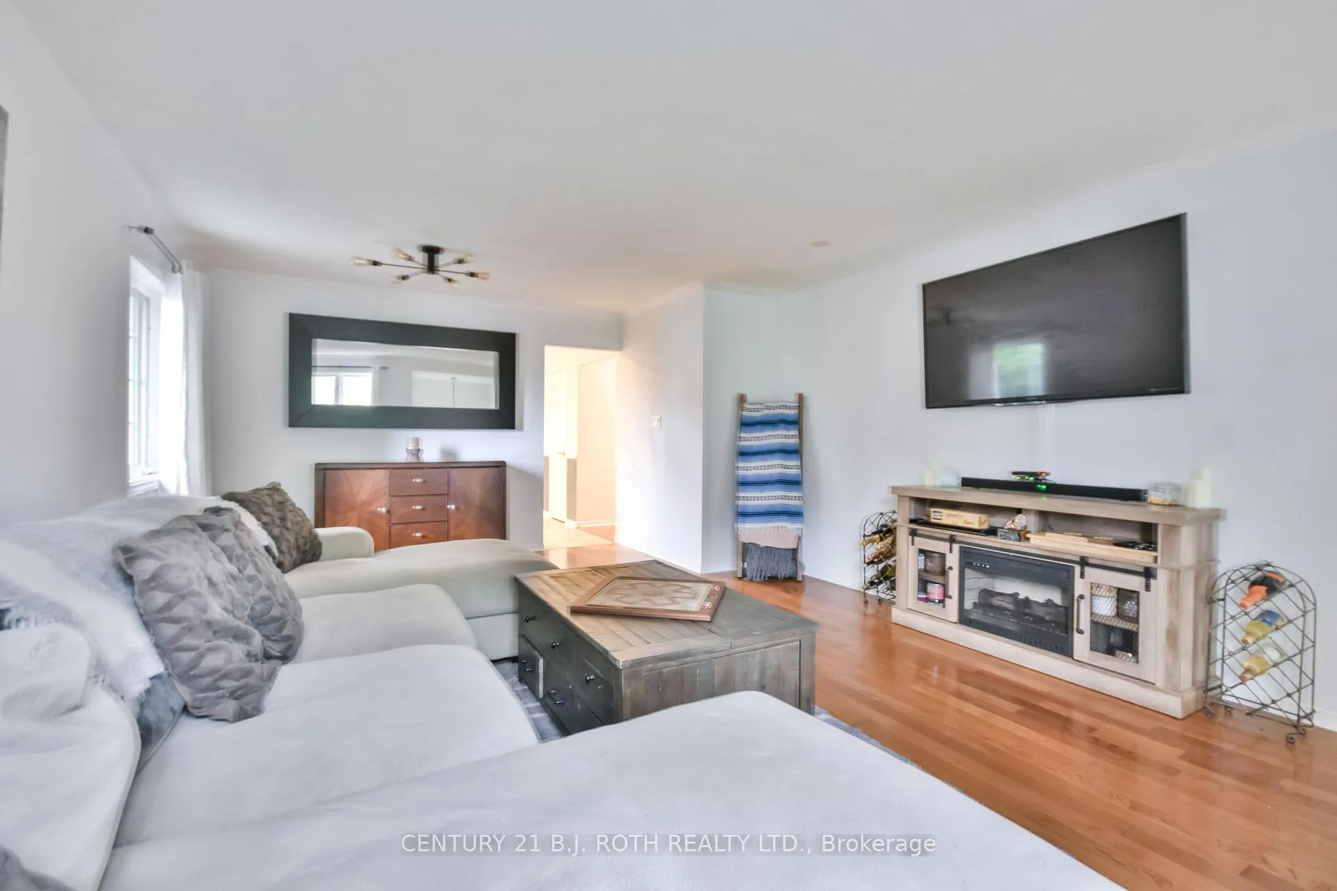 Photo 7 of 56 Monique Crescent, Barrie, East Bayfield — HOMEH