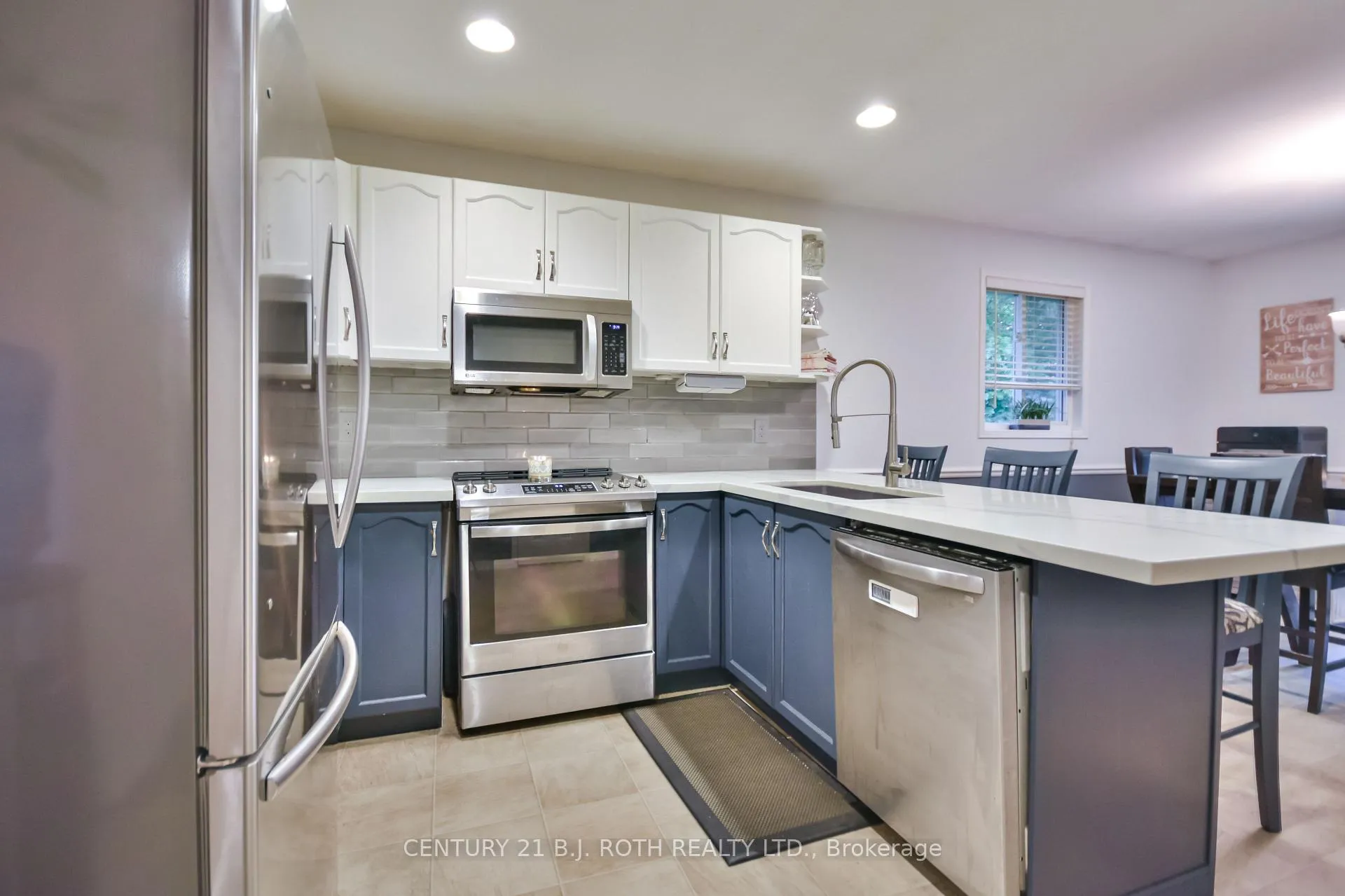 Photo 8 of 56 Monique Crescent, Barrie, East Bayfield — HOMEH