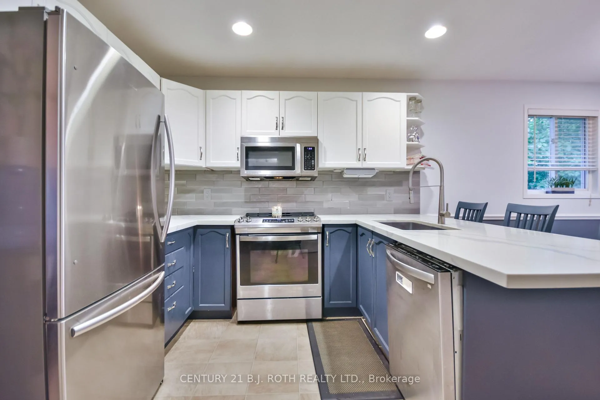 Photo 9 of 56 Monique Crescent, Barrie, East Bayfield — HOMEH