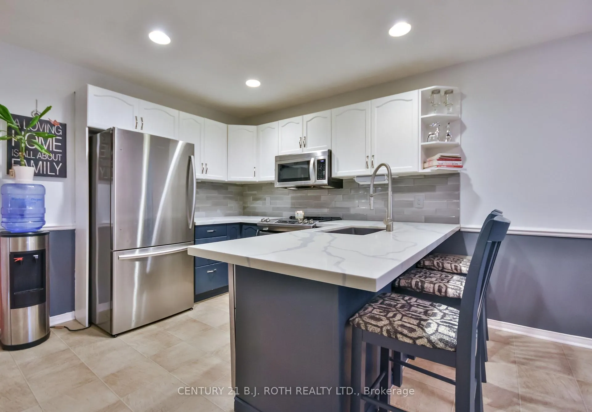 Photo 10 of 56 Monique Crescent, Barrie, East Bayfield — HOMEH