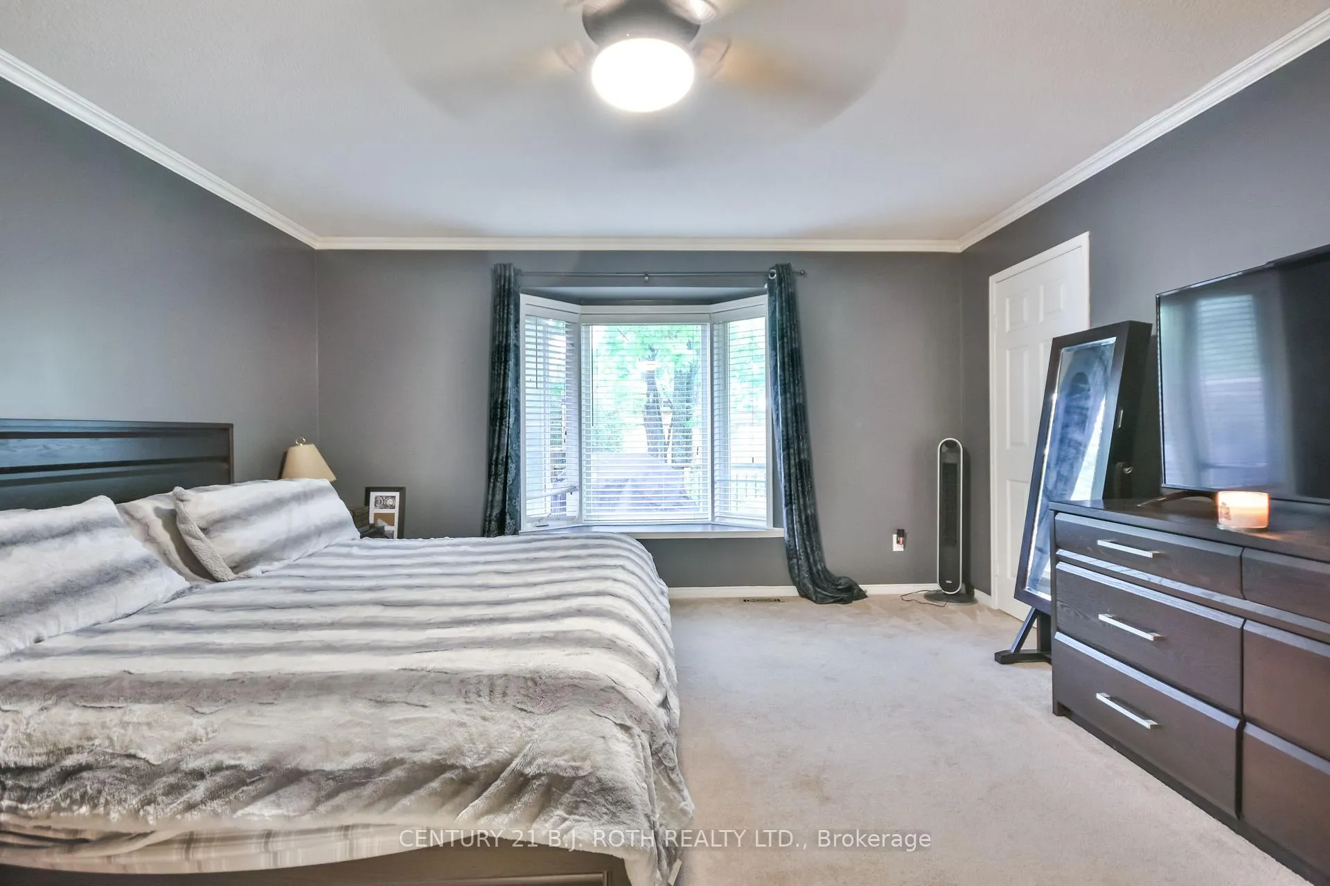 Photo 16 of 56 Monique Crescent, Barrie, East Bayfield — HOMEH