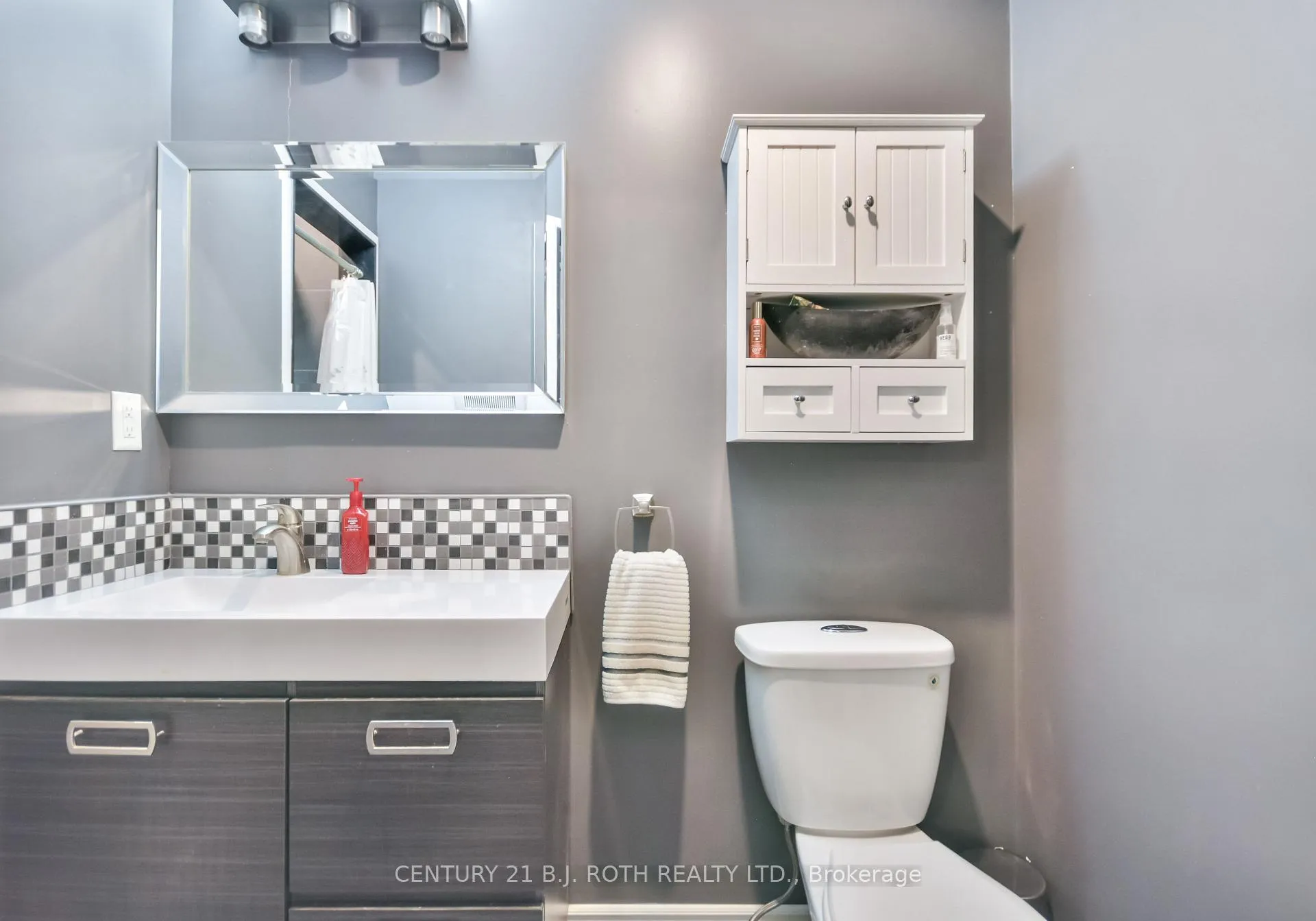 Photo 17 of 56 Monique Crescent, Barrie, East Bayfield — HOMEH