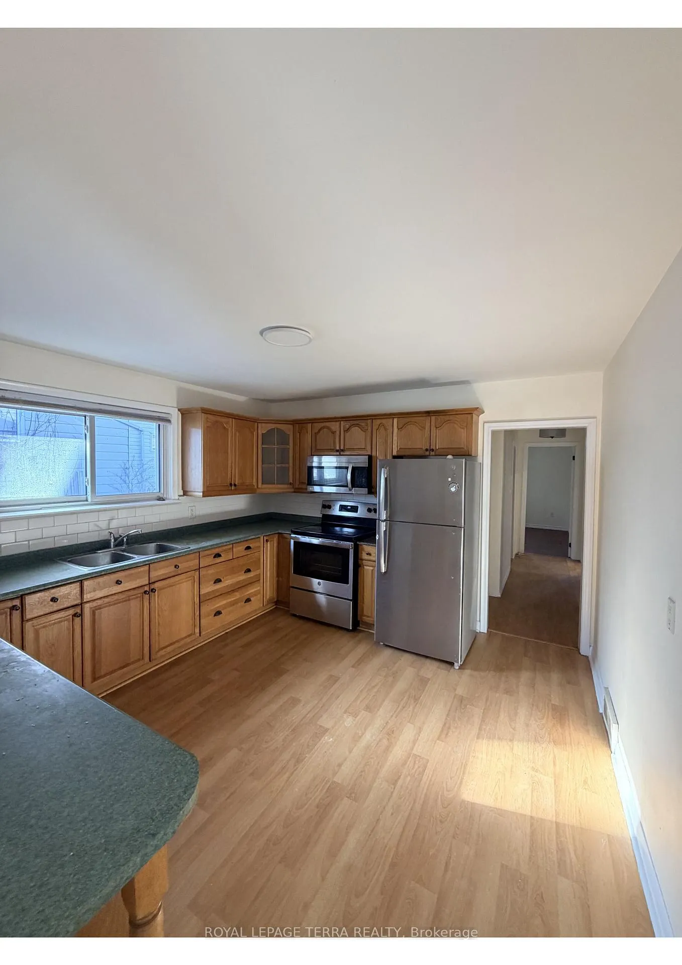 Photo 4 of 114 Adelaide Avenue E, Oshawa, O'Neill — HOMEH