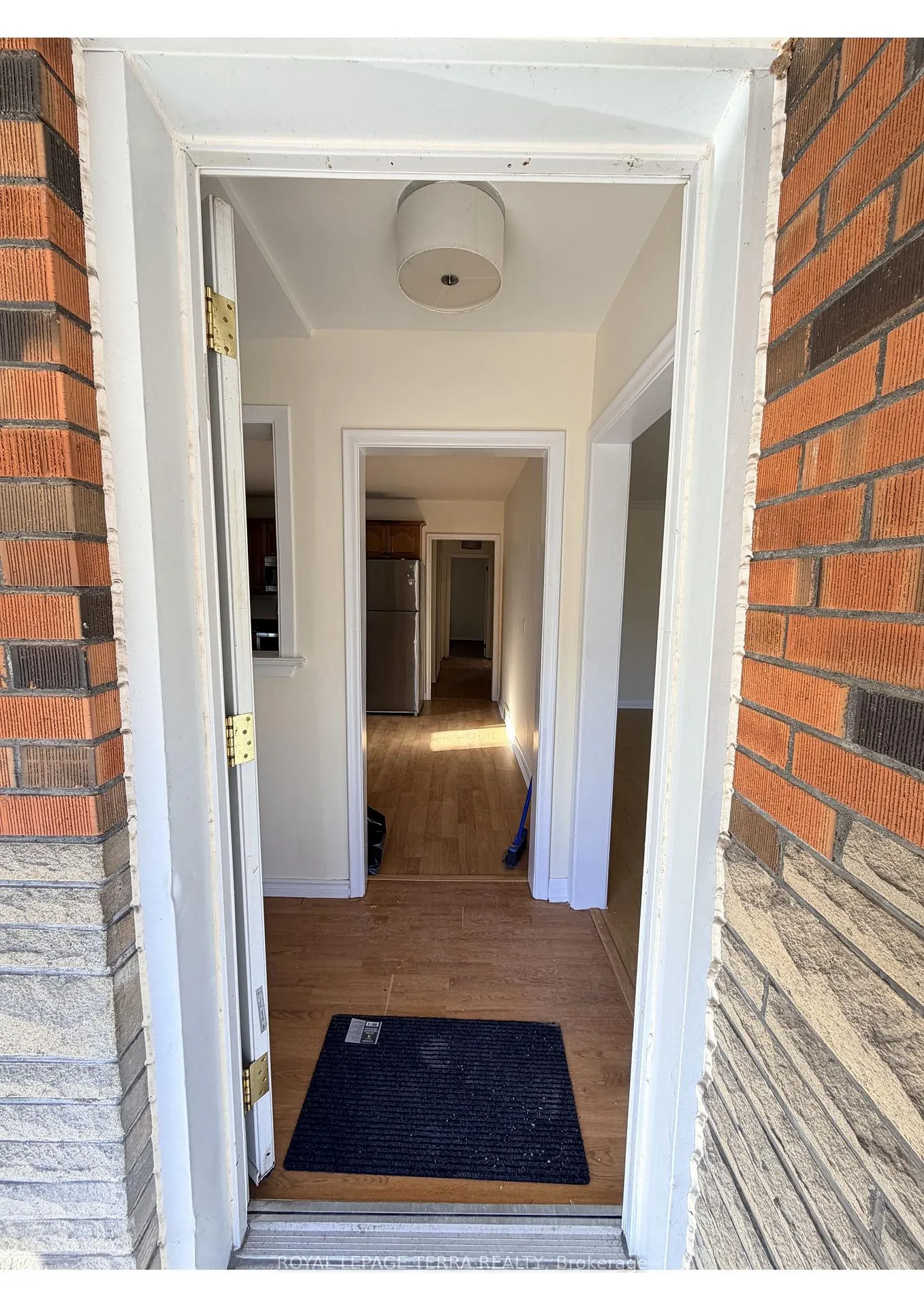 Photo 6 of 114 Adelaide Avenue E, Oshawa, O'Neill — HOMEH