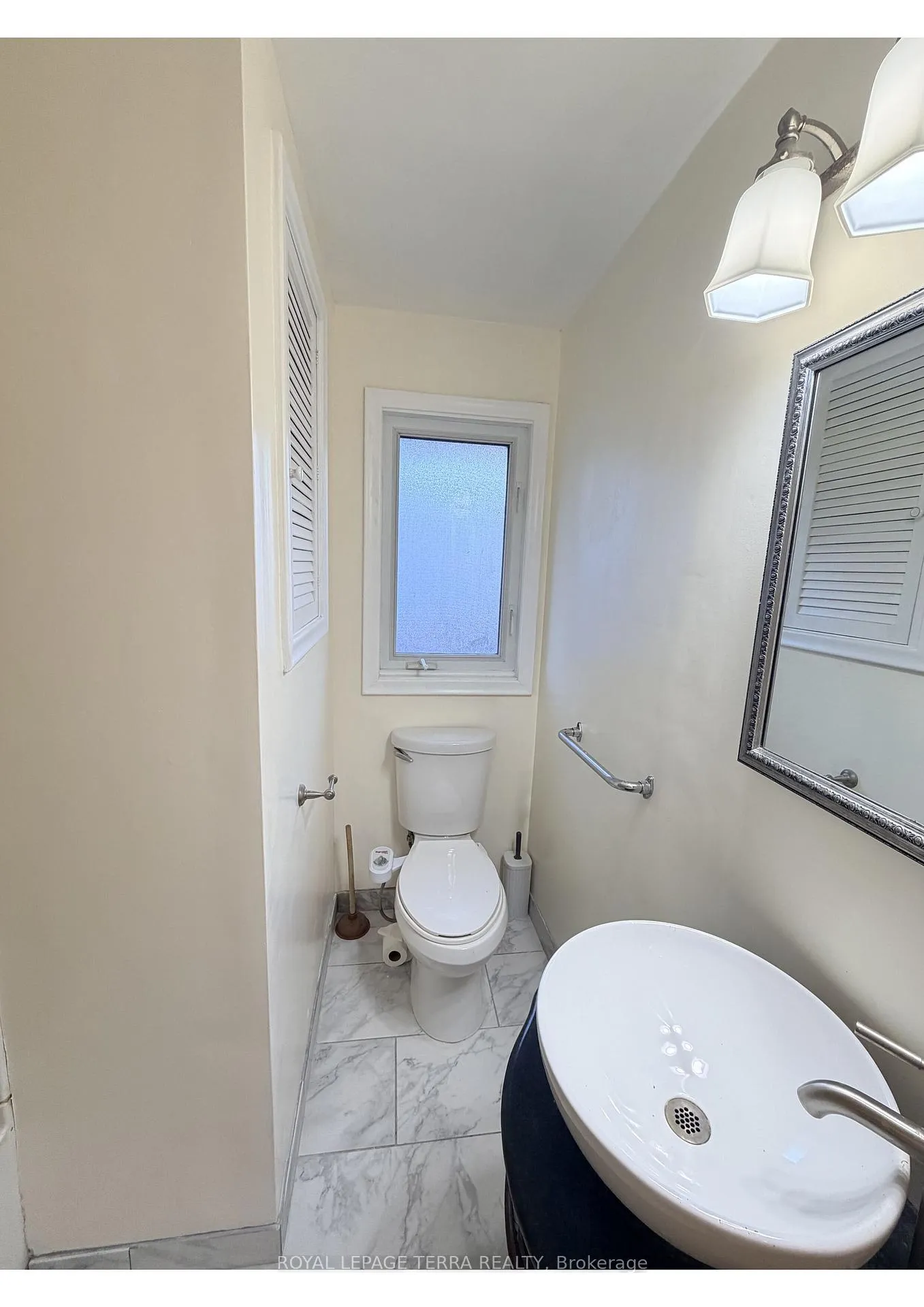 Photo 9 of 114 Adelaide Avenue E, Oshawa, O'Neill — HOMEH