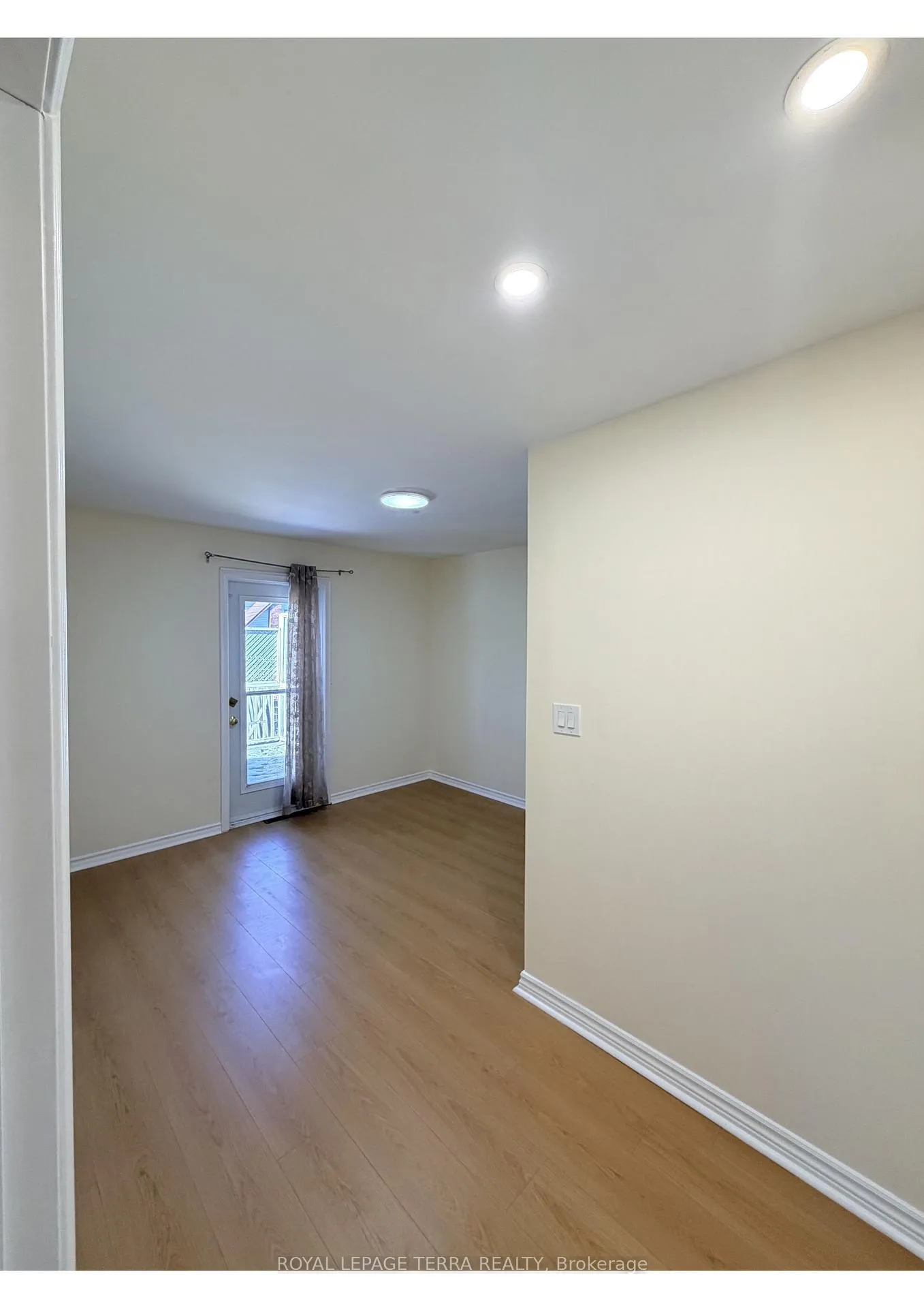 Photo 12 of 114 Adelaide Avenue E, Oshawa, O'Neill — HOMEH