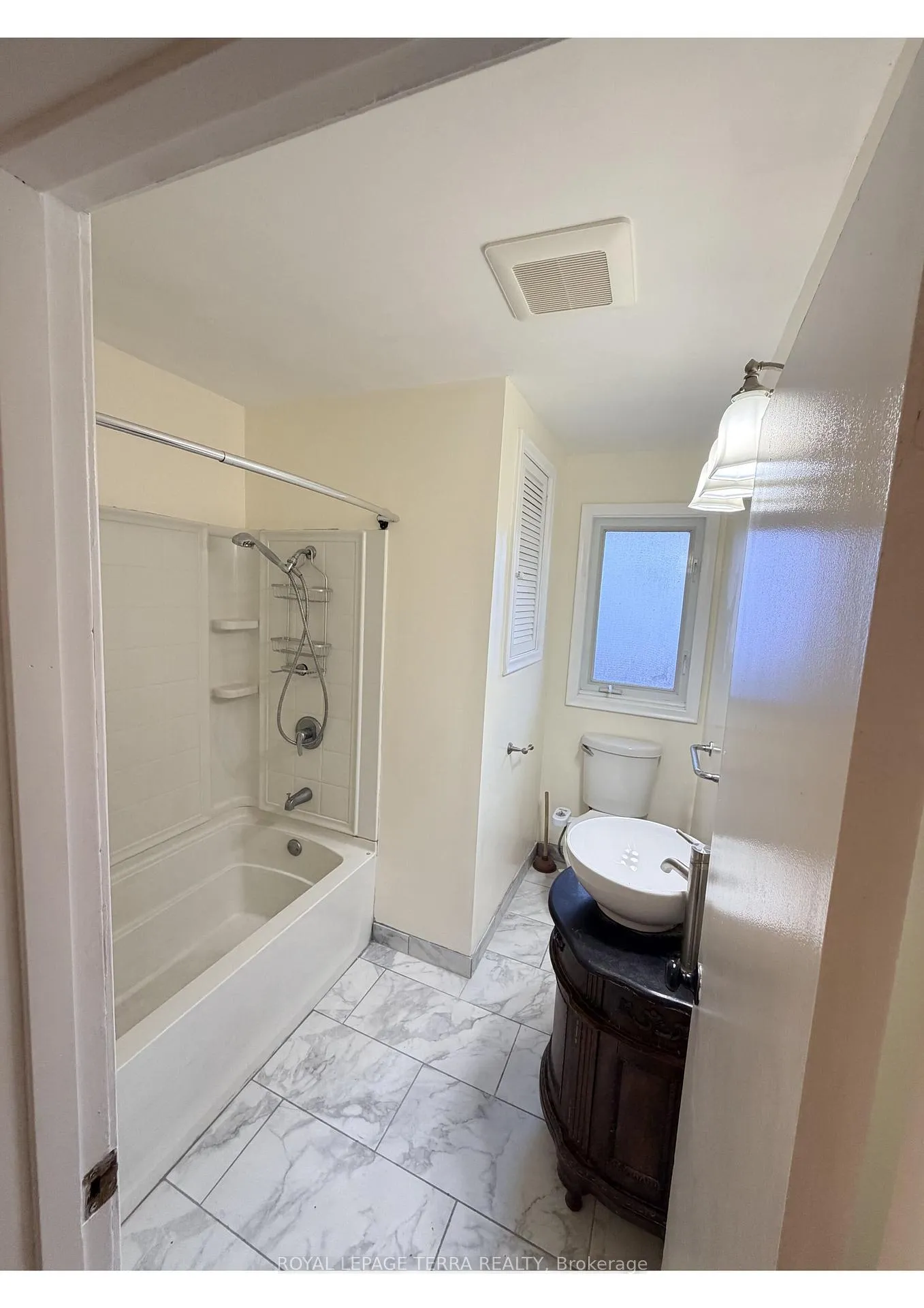 Photo 22 of 114 Adelaide Avenue E, Oshawa, O'Neill — HOMEH