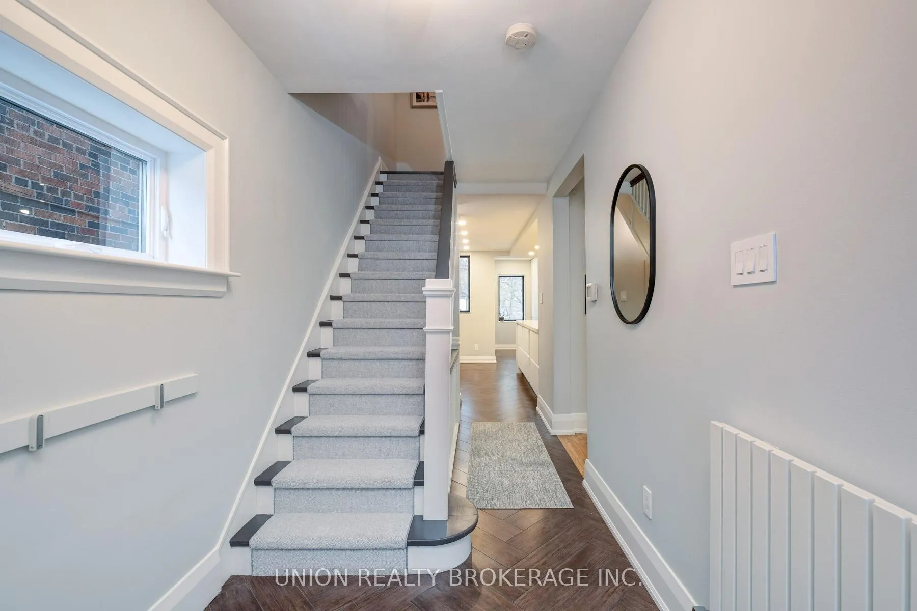 Photo 3 of 10 Hollywood Crescent, Toronto, Woodbine Corridor — HOMEH