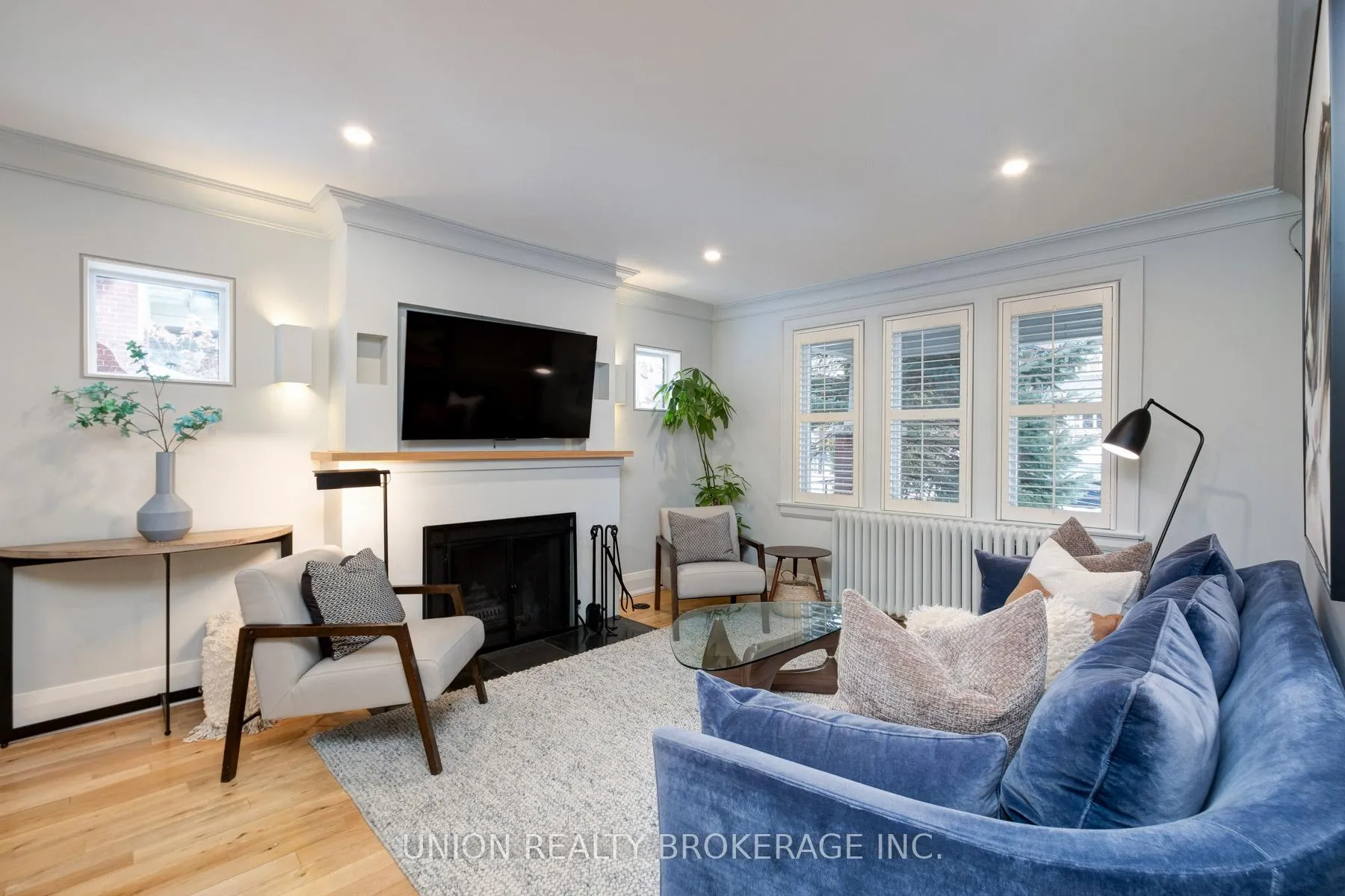 Photo 4 of 10 Hollywood Crescent, Toronto, Woodbine Corridor — HOMEH