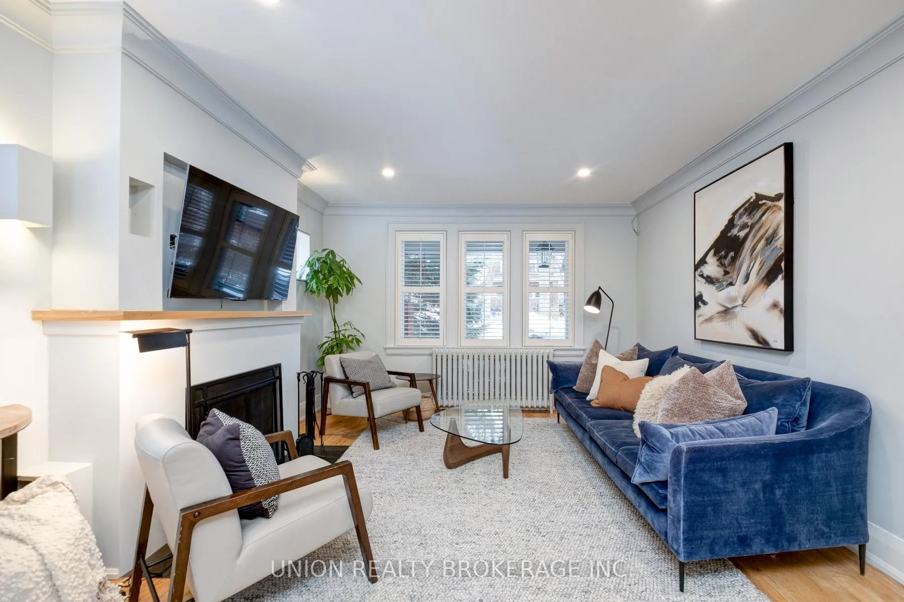 Photo 5 of 10 Hollywood Crescent, Toronto, Woodbine Corridor — HOMEH