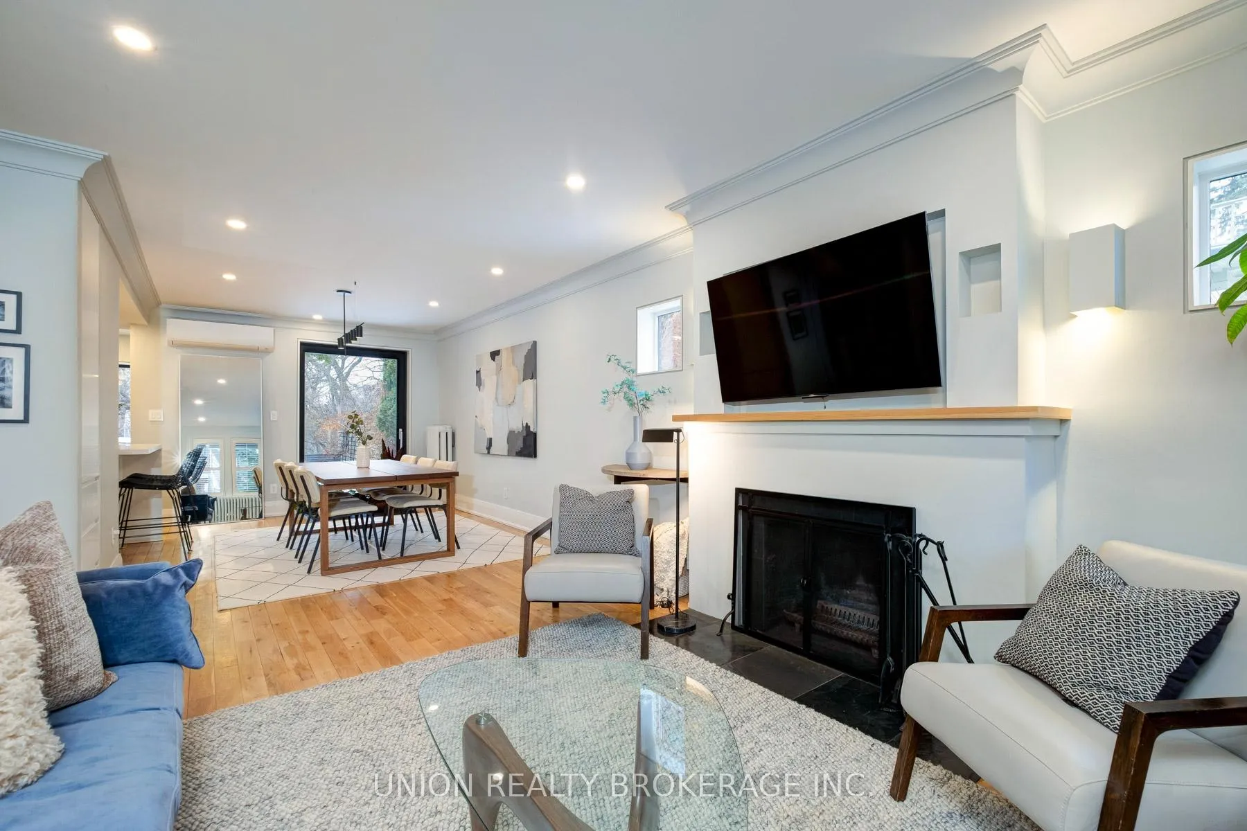 Photo 7 of 10 Hollywood Crescent, Toronto, Woodbine Corridor — HOMEH