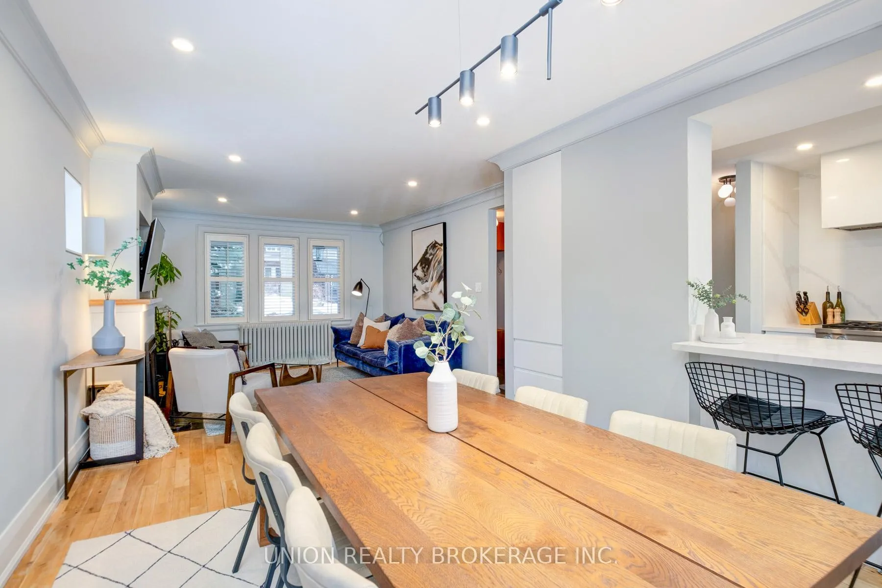 Photo 9 of 10 Hollywood Crescent, Toronto, Woodbine Corridor — HOMEH