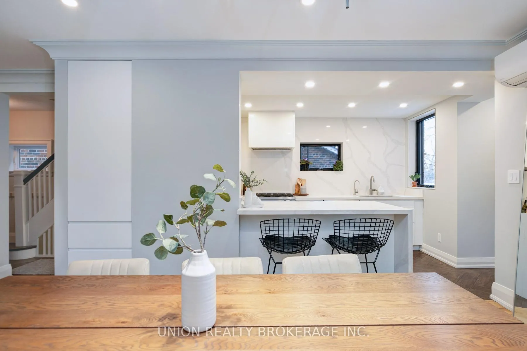 Photo 10 of 10 Hollywood Crescent, Toronto, Woodbine Corridor — HOMEH