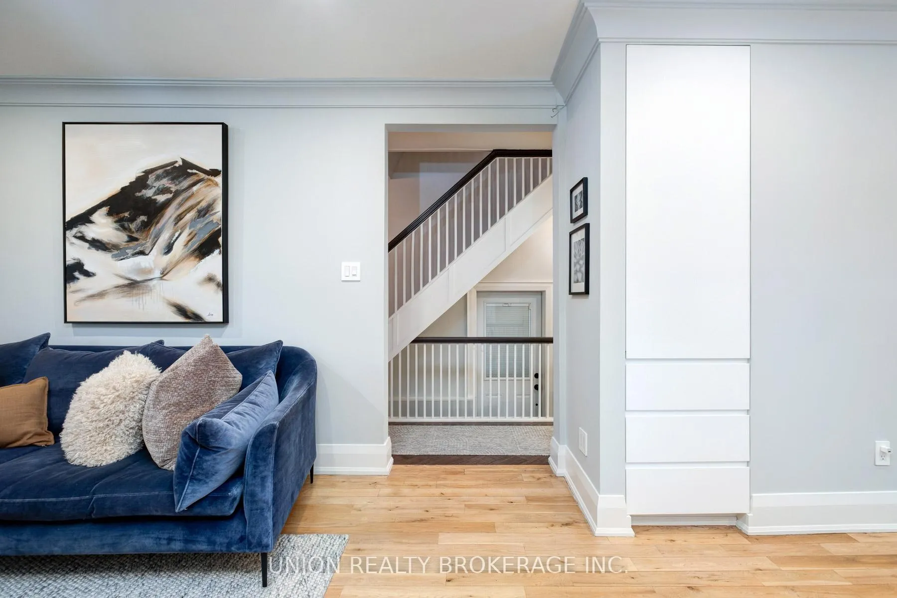 Photo 17 of 10 Hollywood Crescent, Toronto, Woodbine Corridor — HOMEH