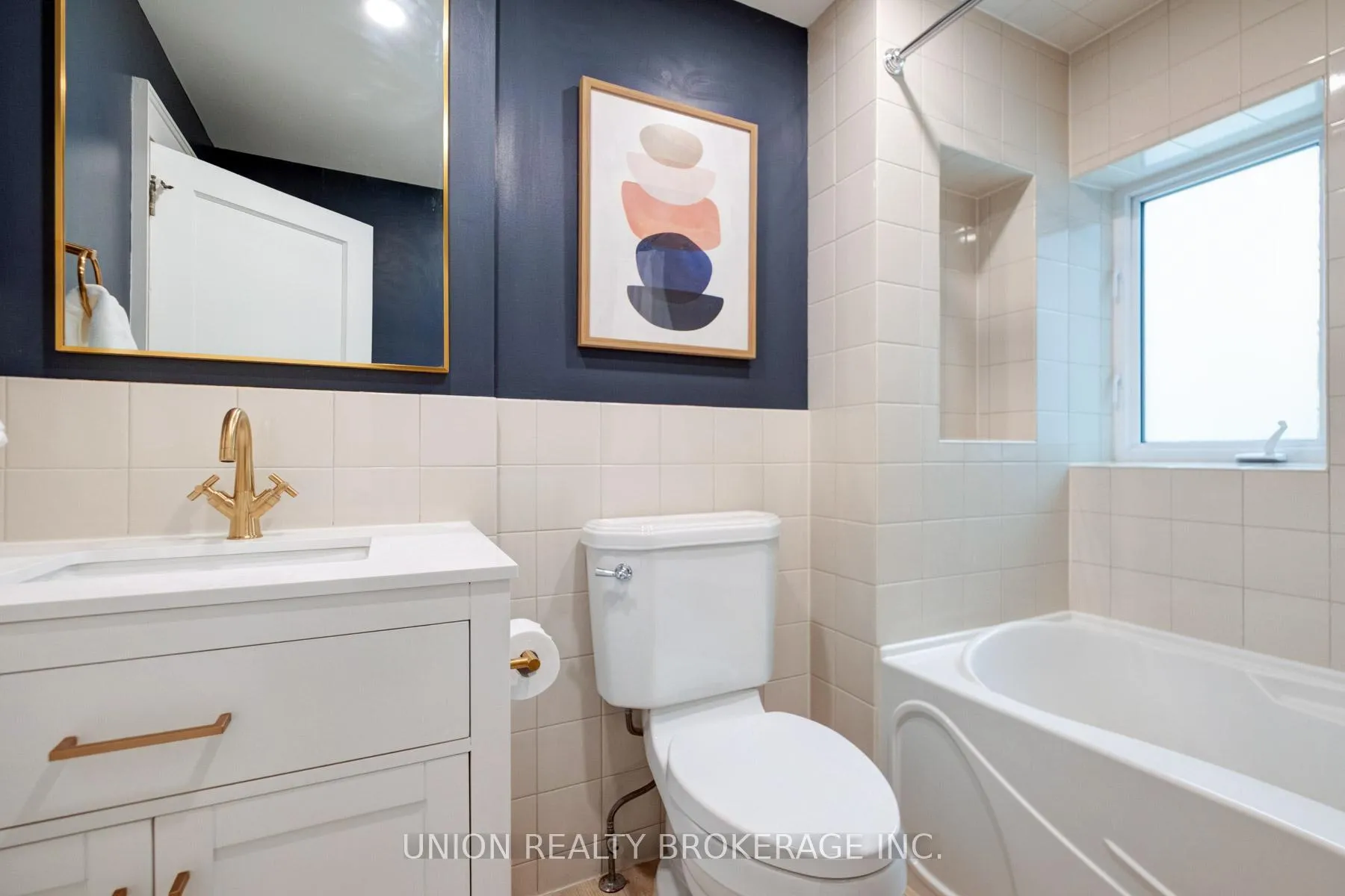 Photo 21 of 10 Hollywood Crescent, Toronto, Woodbine Corridor — HOMEH