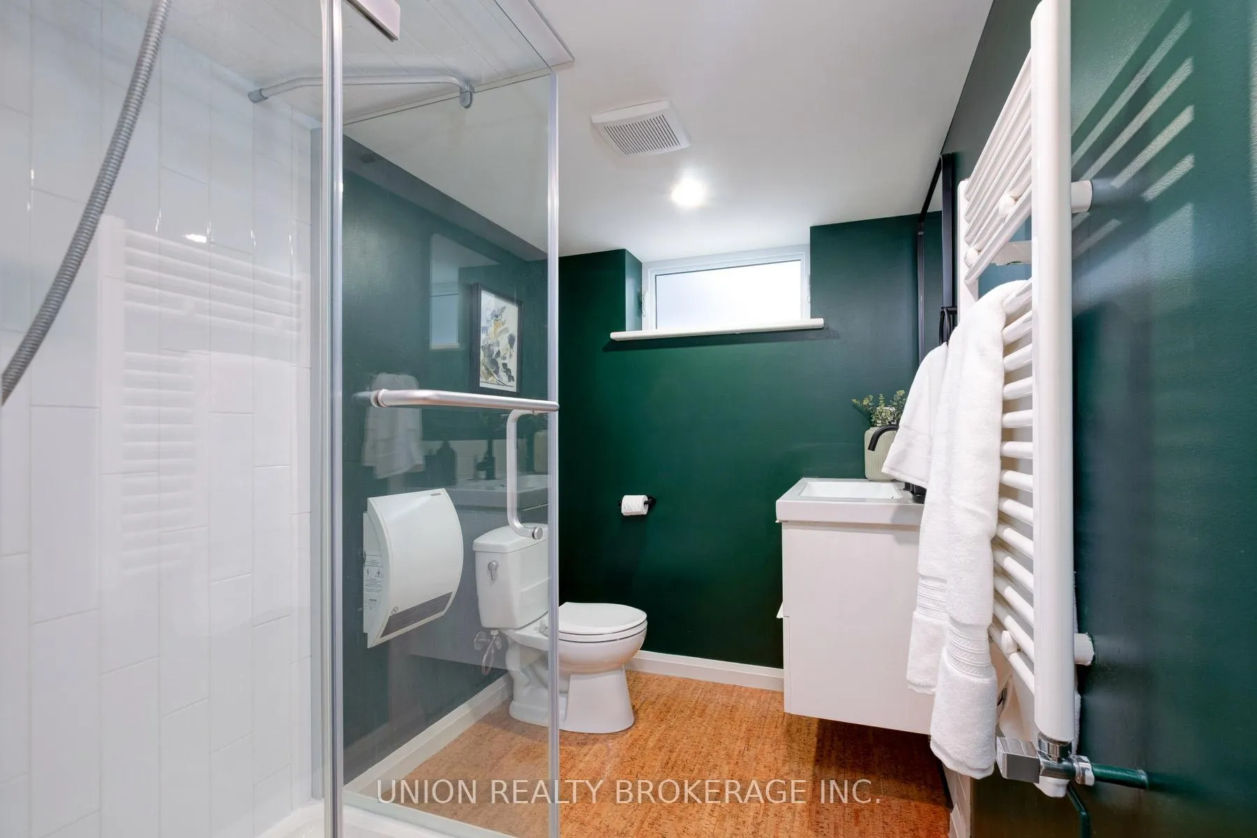 Photo 34 of 10 Hollywood Crescent, Toronto, Woodbine Corridor — HOMEH