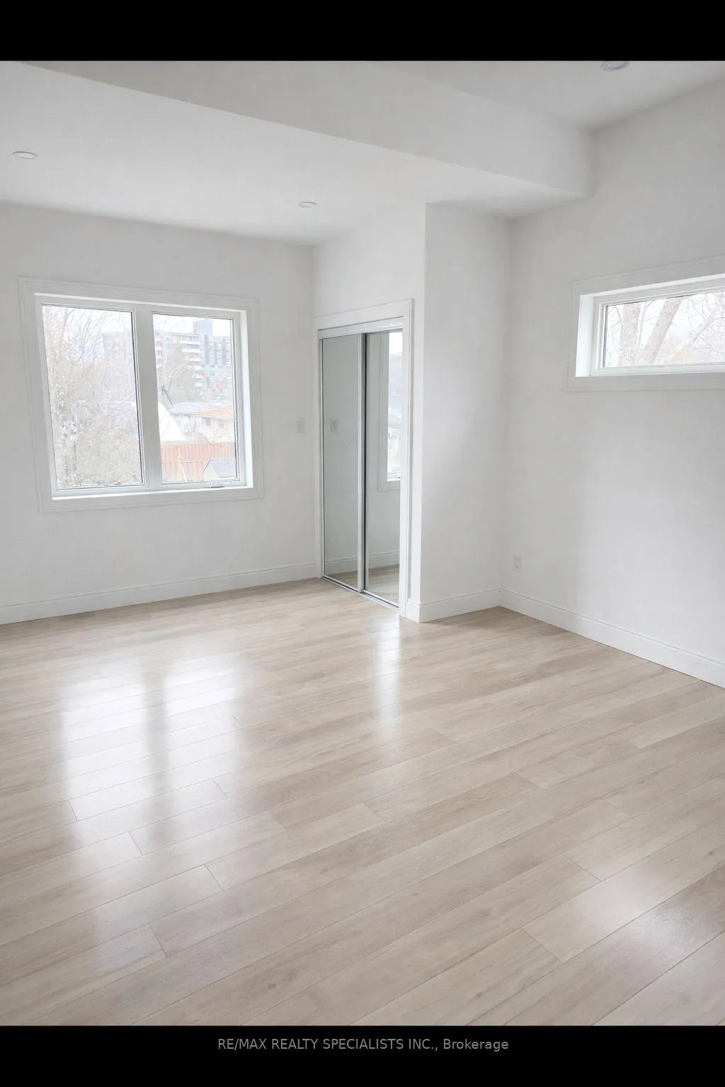 Photo 4 of Unit Upper, 74 Neil Avenue, Hamilton, Stoney Creek — HOMEH