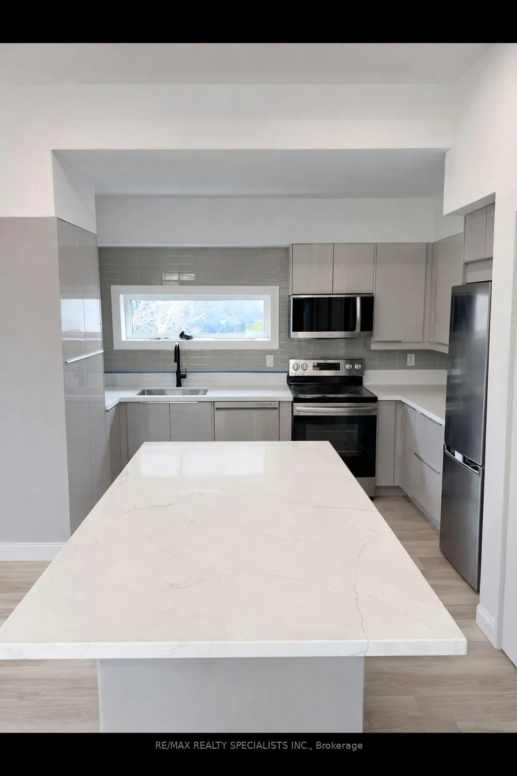 Photo 6 of Unit Upper, 74 Neil Avenue, Hamilton, Stoney Creek — HOMEH