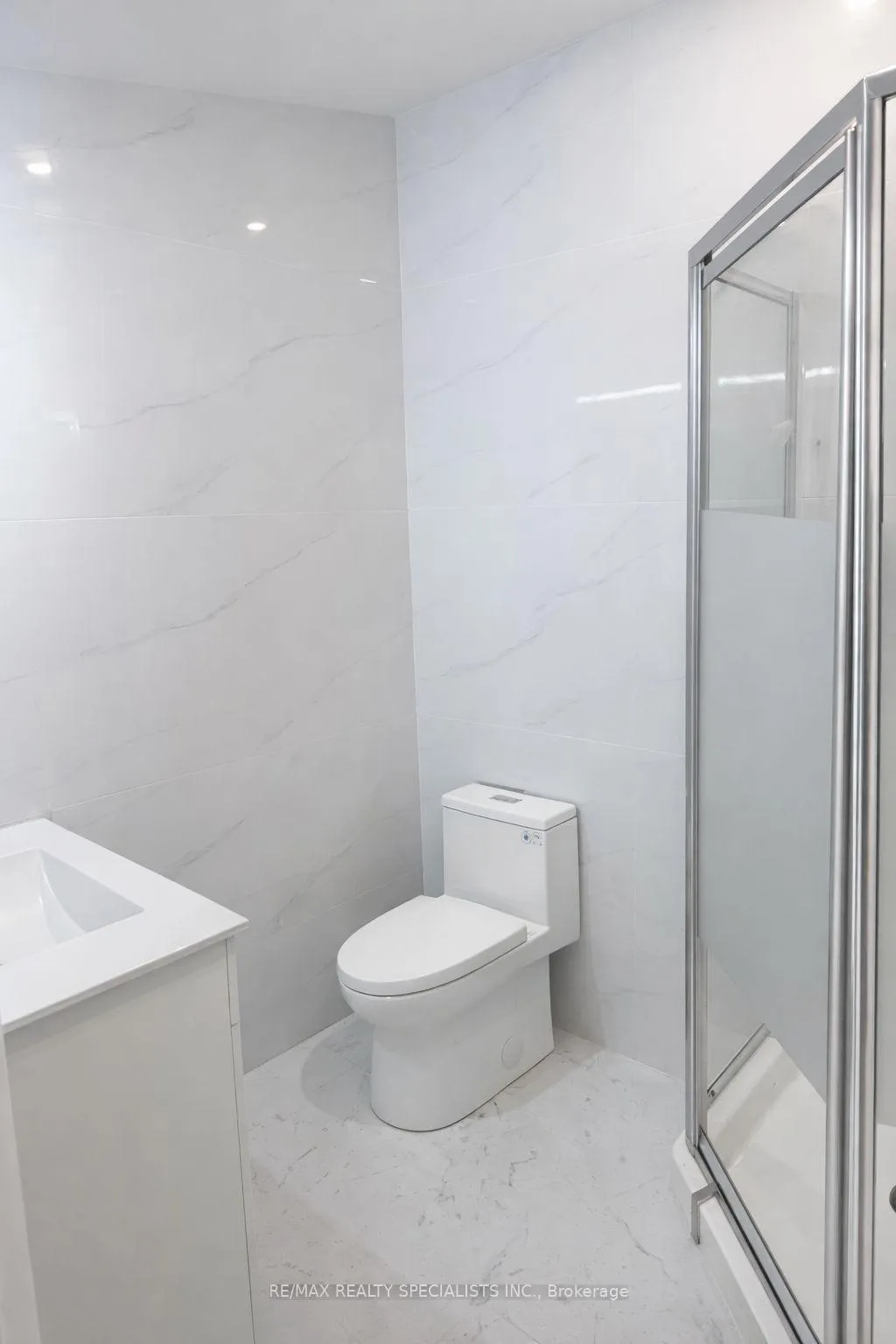 Photo 8 of Unit Upper, 74 Neil Avenue, Hamilton, Stoney Creek — HOMEH