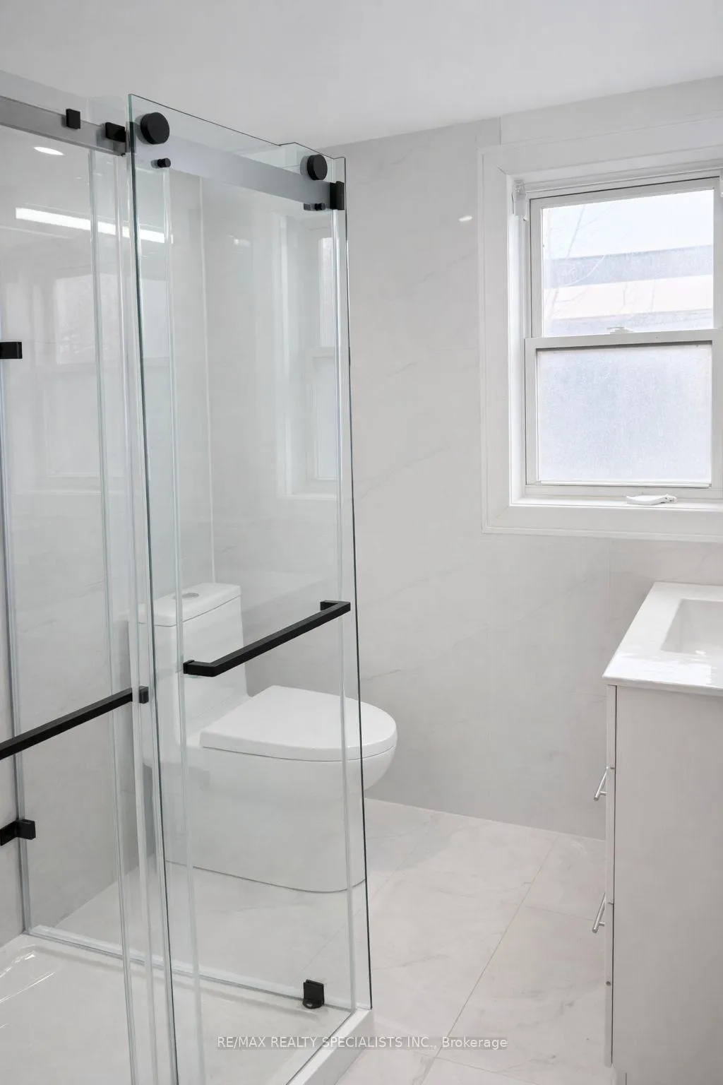 Photo 9 of Unit Upper, 74 Neil Avenue, Hamilton, Stoney Creek — HOMEH