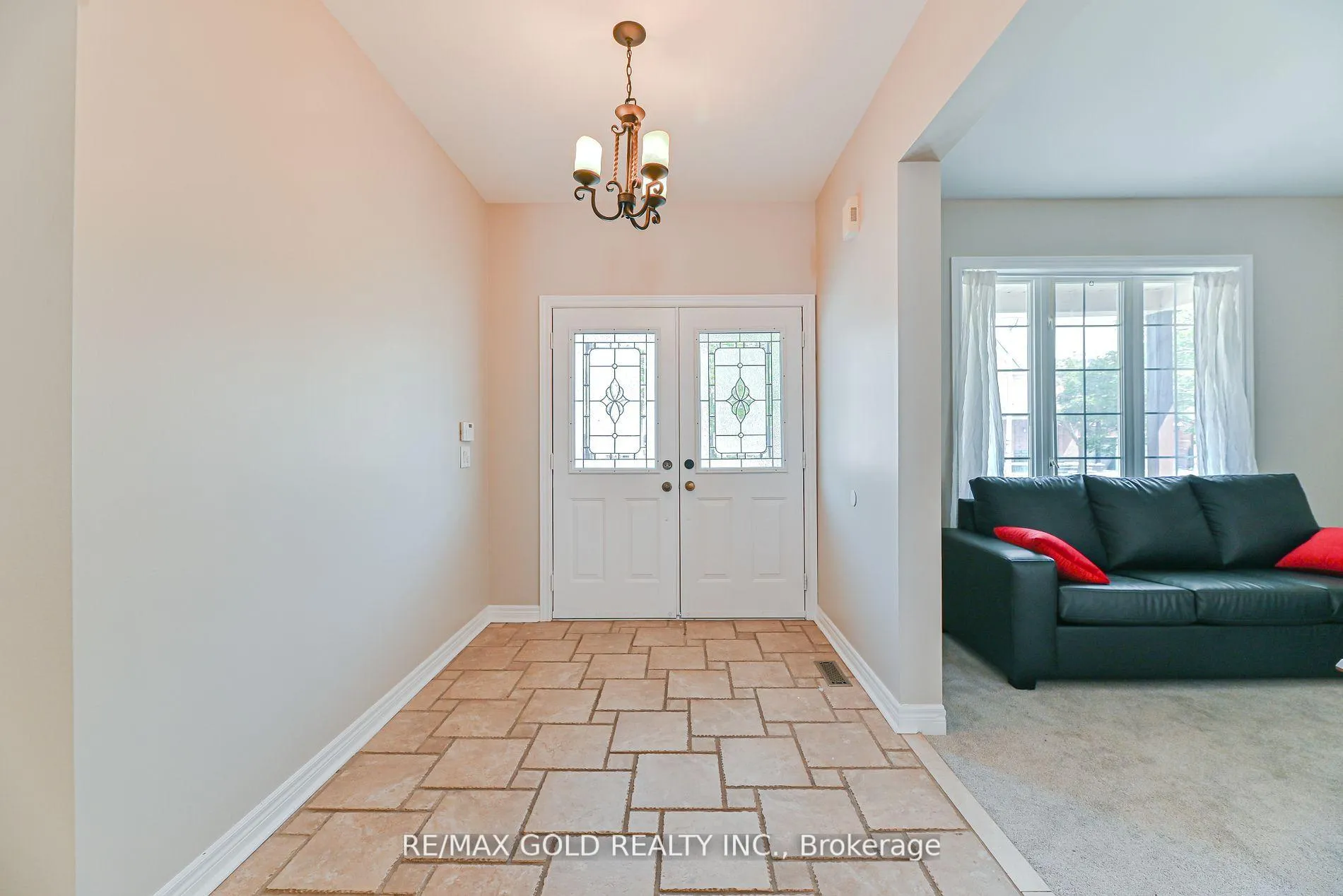 Photo 3 of 45 Treeline Boulevard, Brampton, Vales of Castlemore — HOMEH