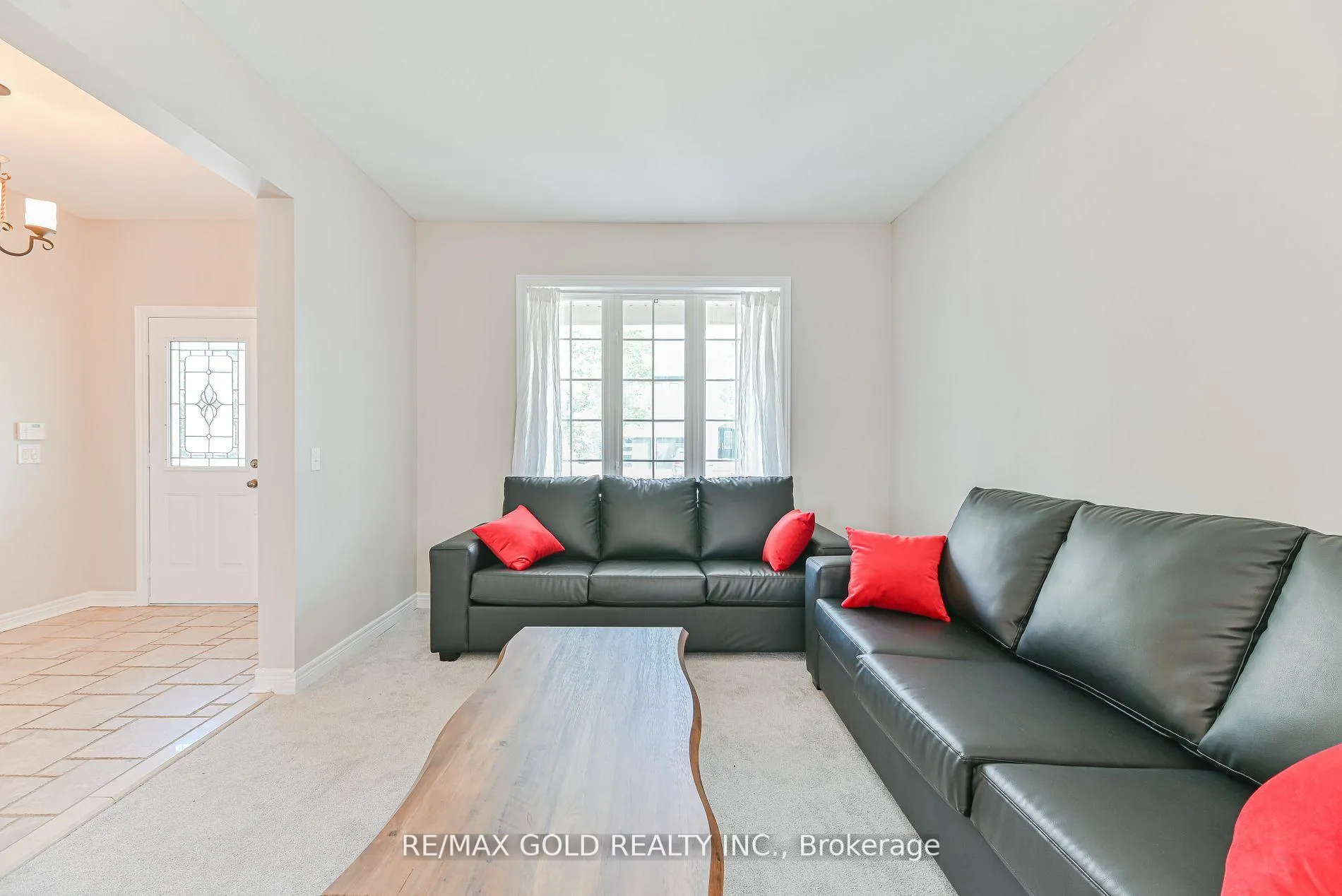 Photo 4 of 45 Treeline Boulevard, Brampton, Vales of Castlemore — HOMEH
