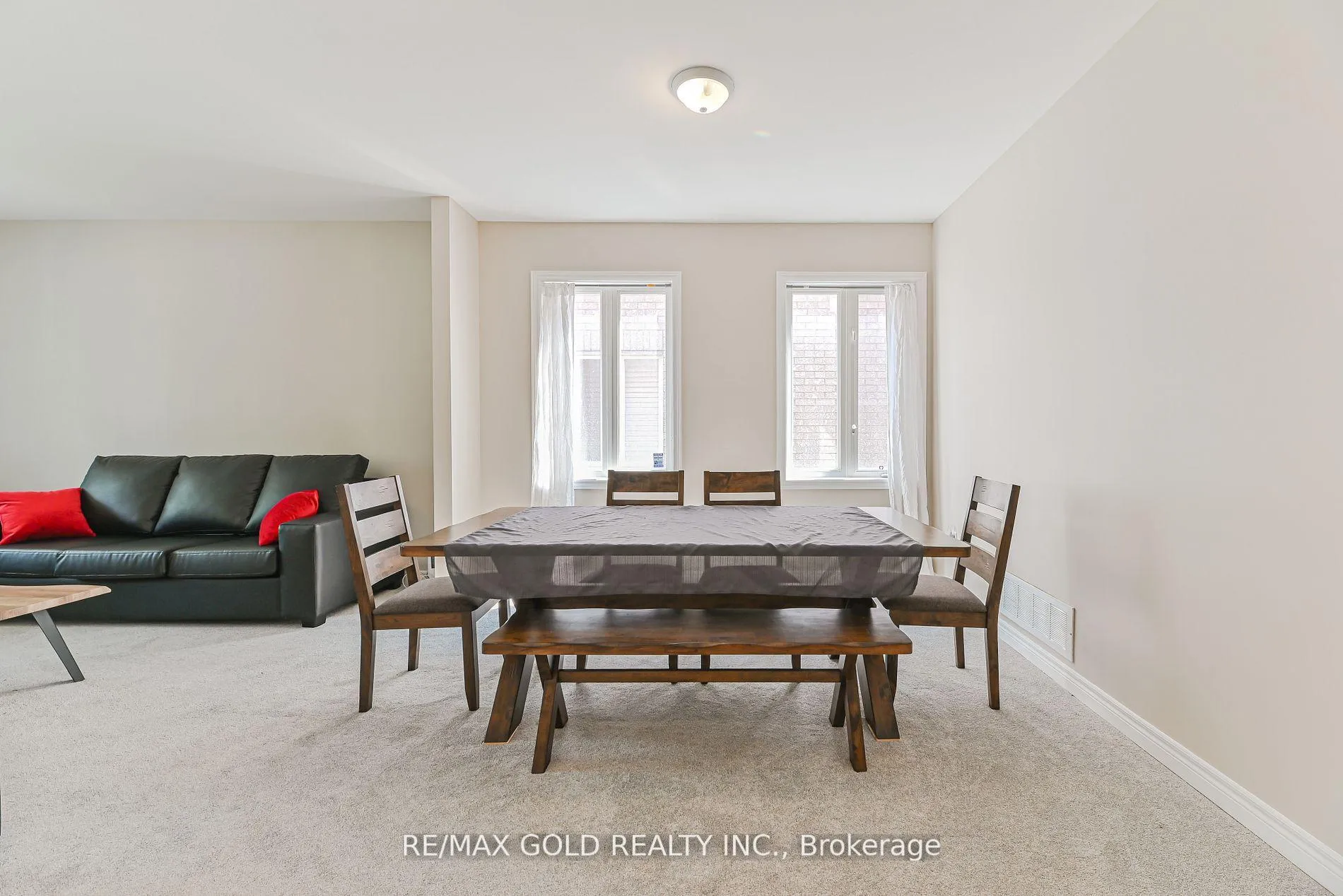 Photo 6 of 45 Treeline Boulevard, Brampton, Vales of Castlemore — HOMEH