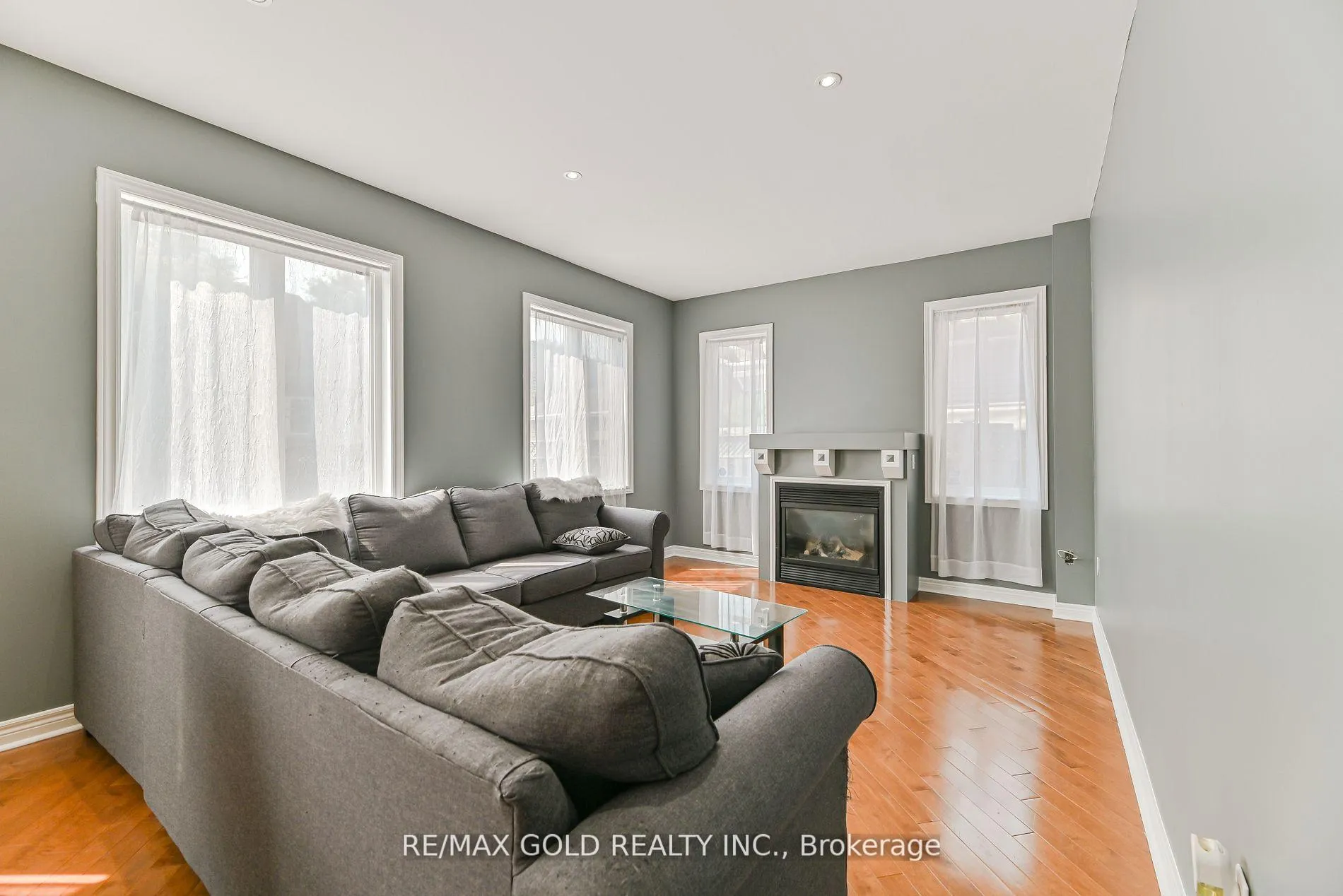 Photo 7 of 45 Treeline Boulevard, Brampton, Vales of Castlemore — HOMEH