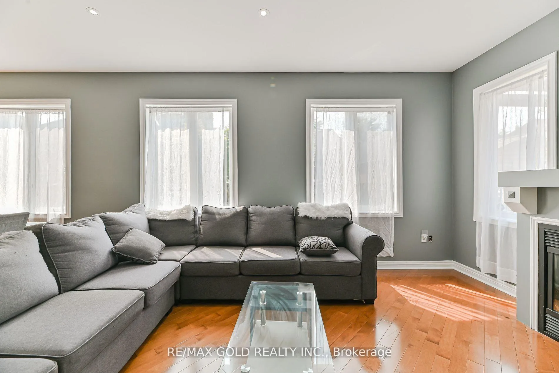 Photo 8 of 45 Treeline Boulevard, Brampton, Vales of Castlemore — HOMEH