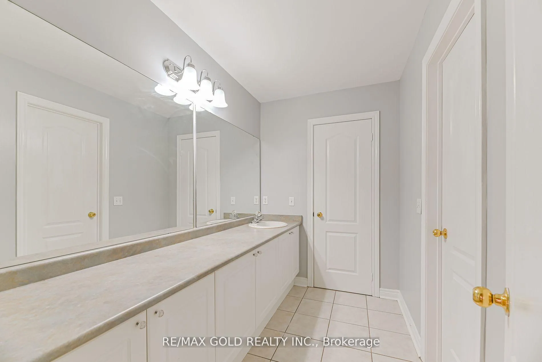 Photo 20 of 45 Treeline Boulevard, Brampton, Vales of Castlemore — HOMEH