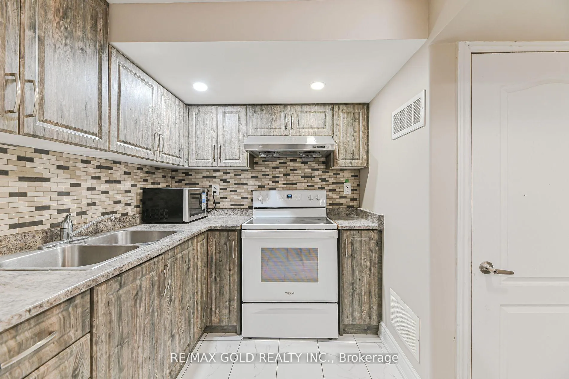 Photo 31 of 45 Treeline Boulevard, Brampton, Vales of Castlemore — HOMEH