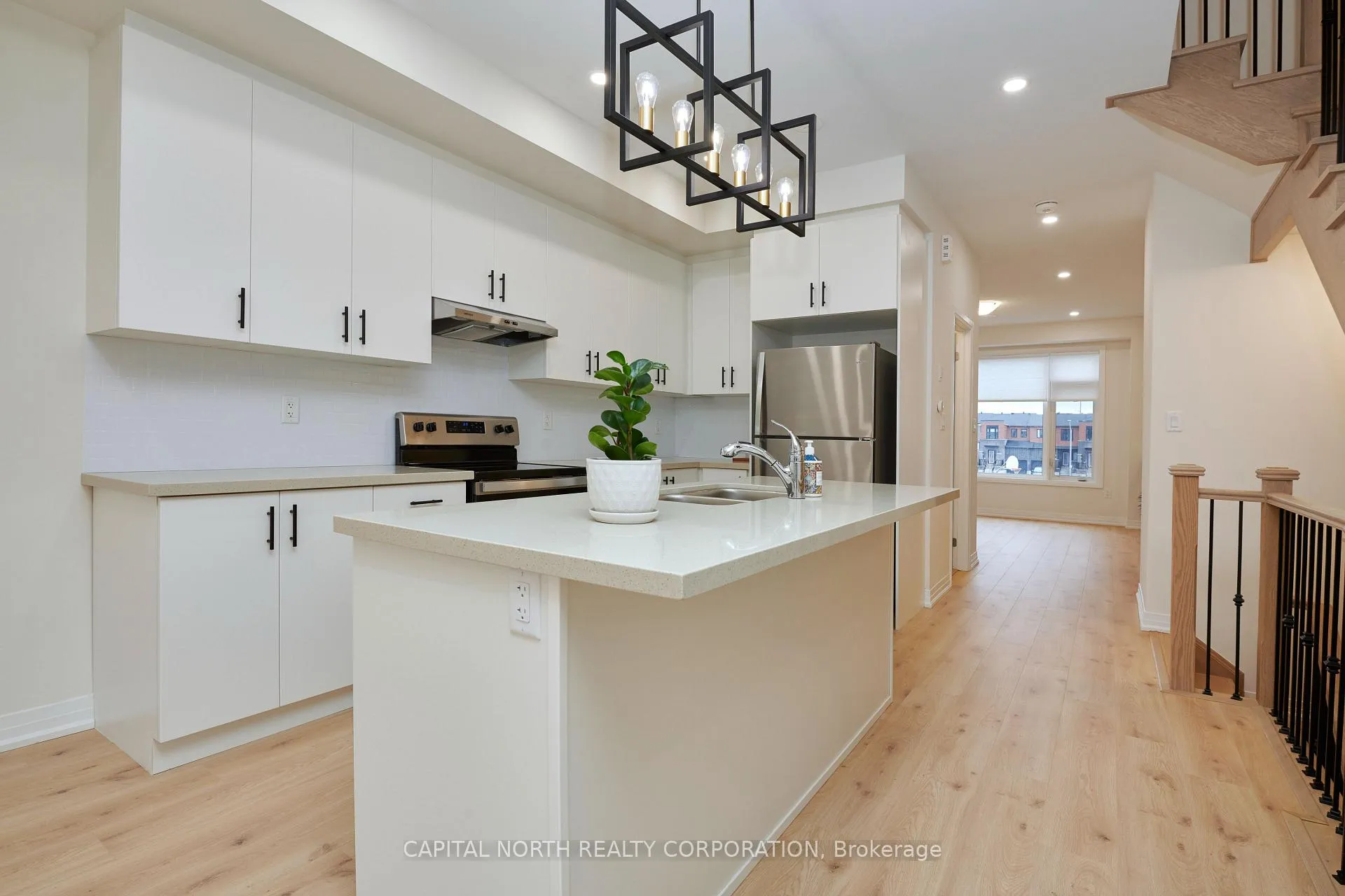 Photo 6 of 9 Cherry Hill Lane, Barrie, Painswick South — HOMEH