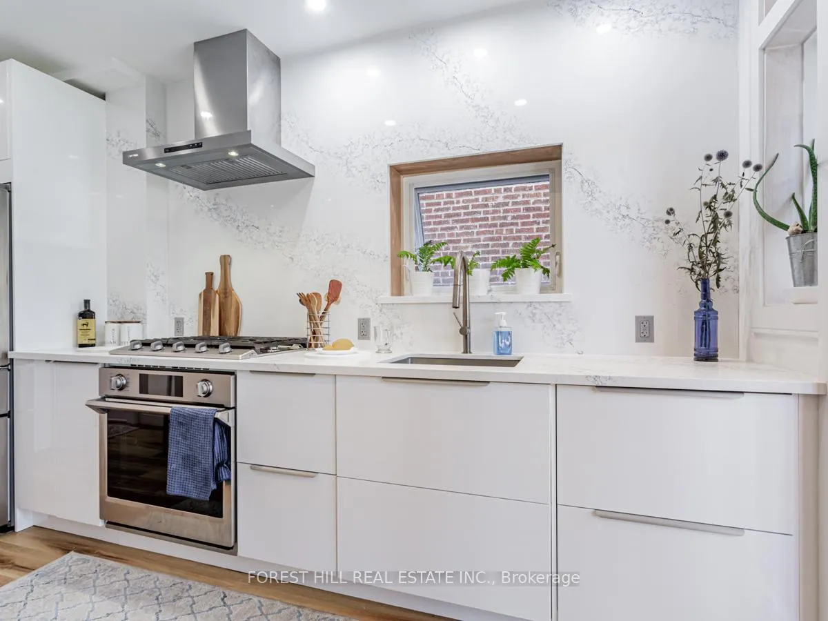 Photo 14 of 186 Westmount Avenue, Toronto, Oakwood Village — HOMEH