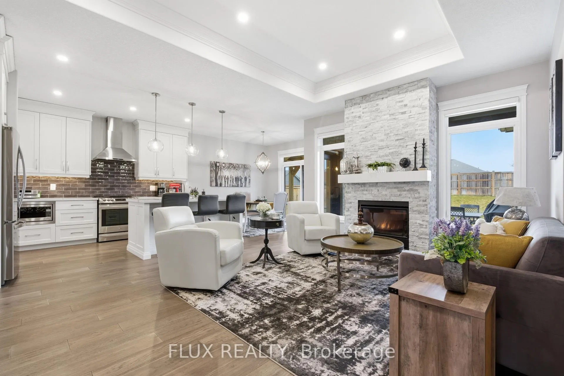 Photo 2 of 192 Oak Street, Norfolk, Simcoe — HOMEH