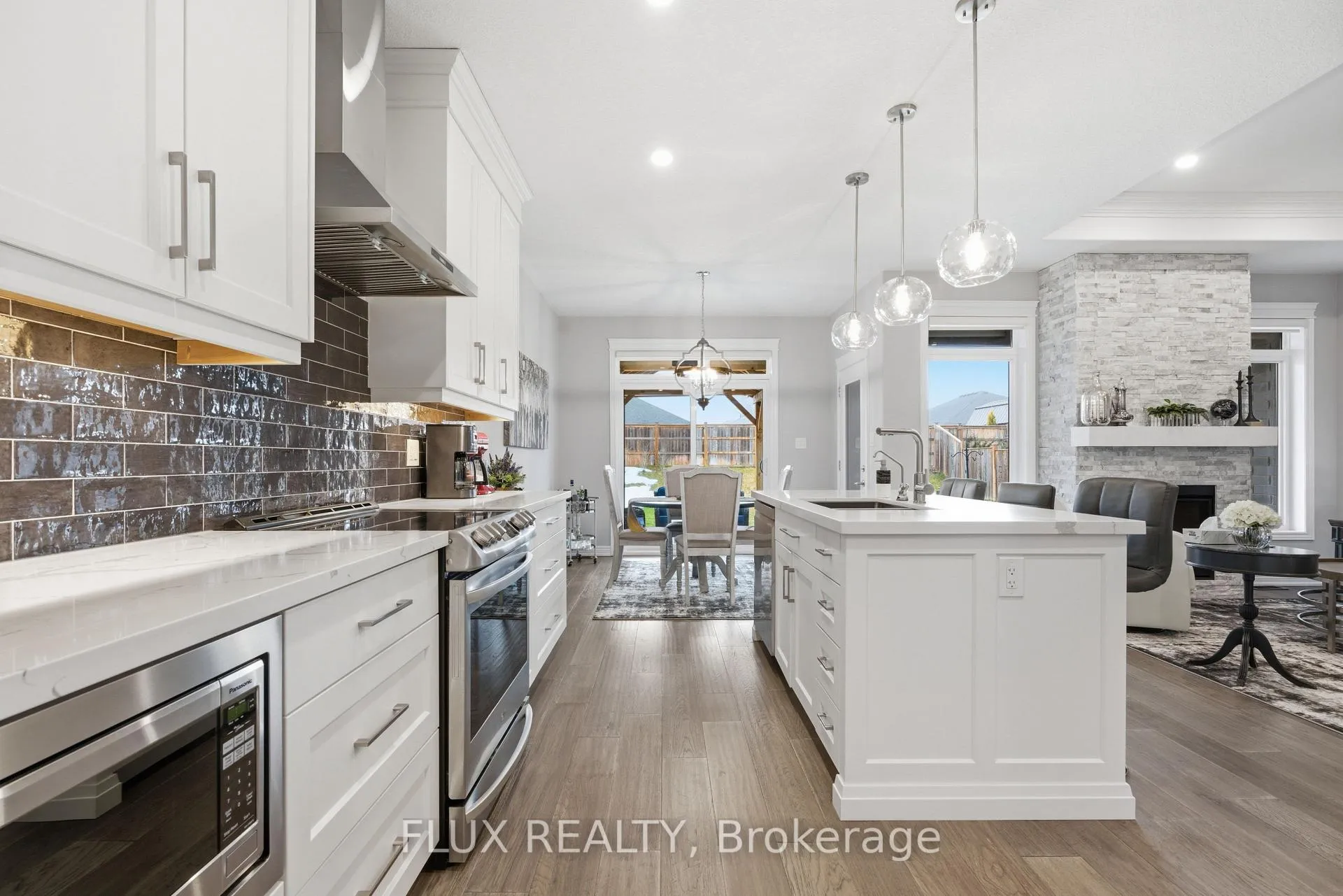 Photo 6 of 192 Oak Street, Norfolk, Simcoe — HOMEH