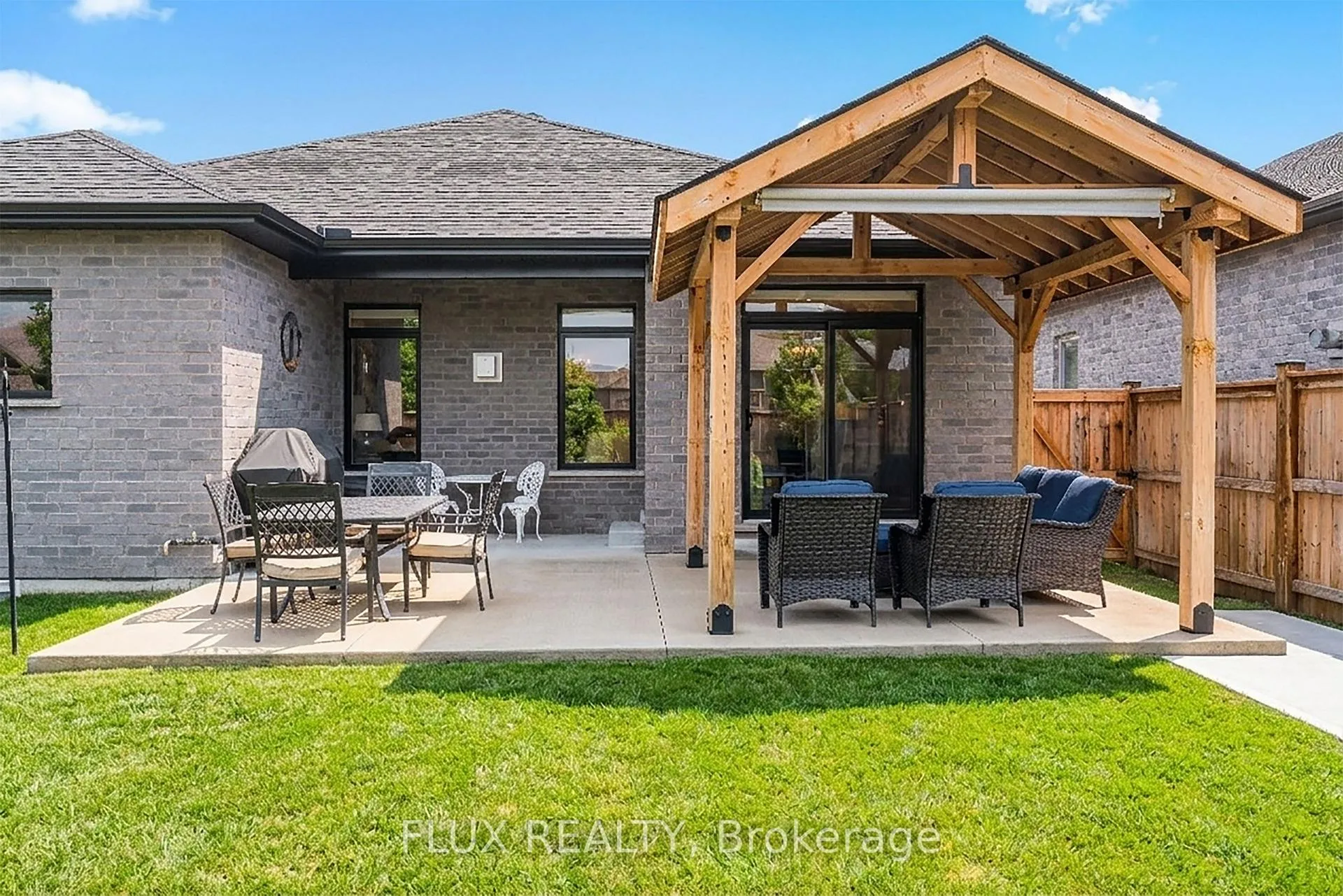 Photo 23 of 192 Oak Street, Norfolk, Simcoe — HOMEH