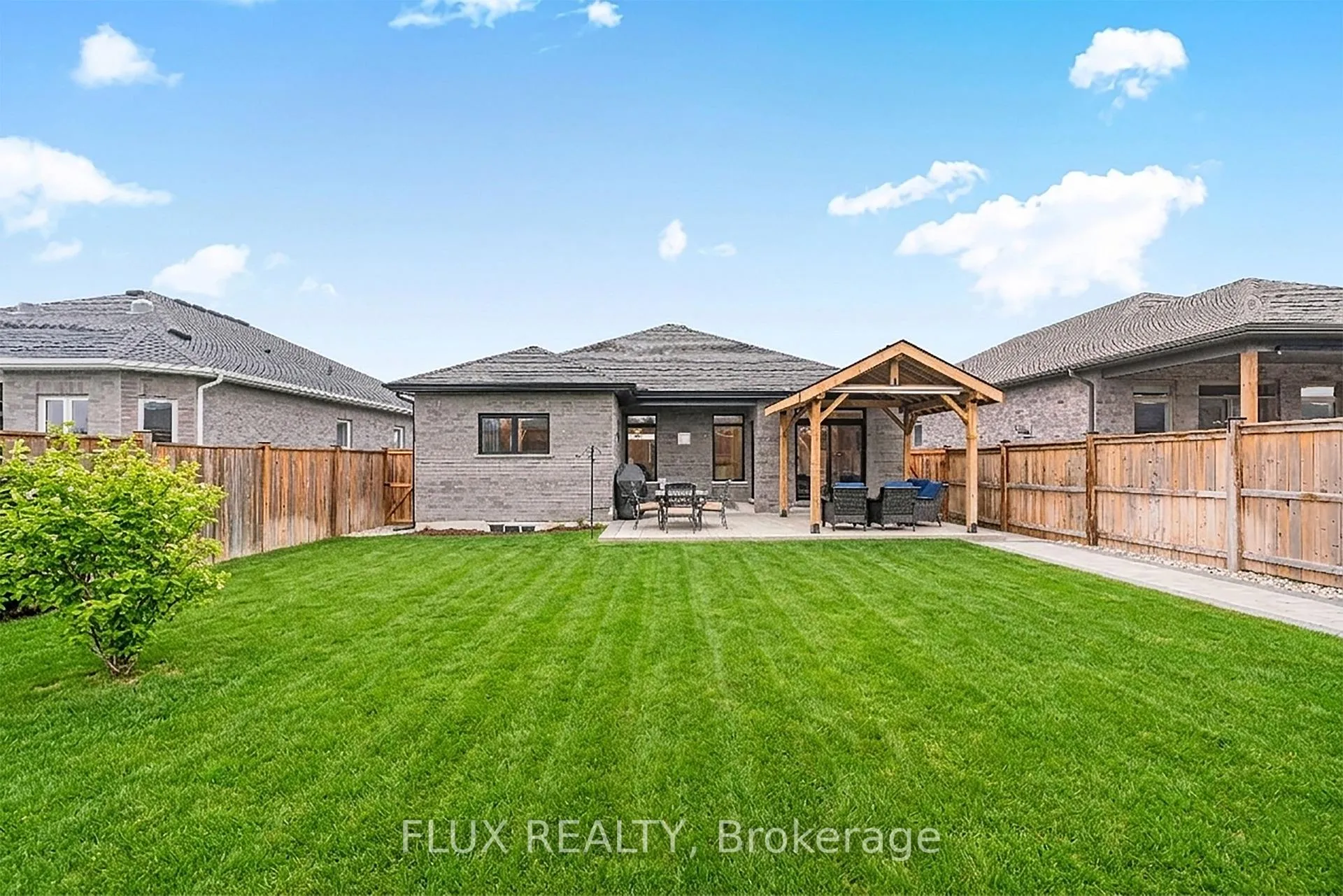 Photo 24 of 192 Oak Street, Norfolk, Simcoe — HOMEH