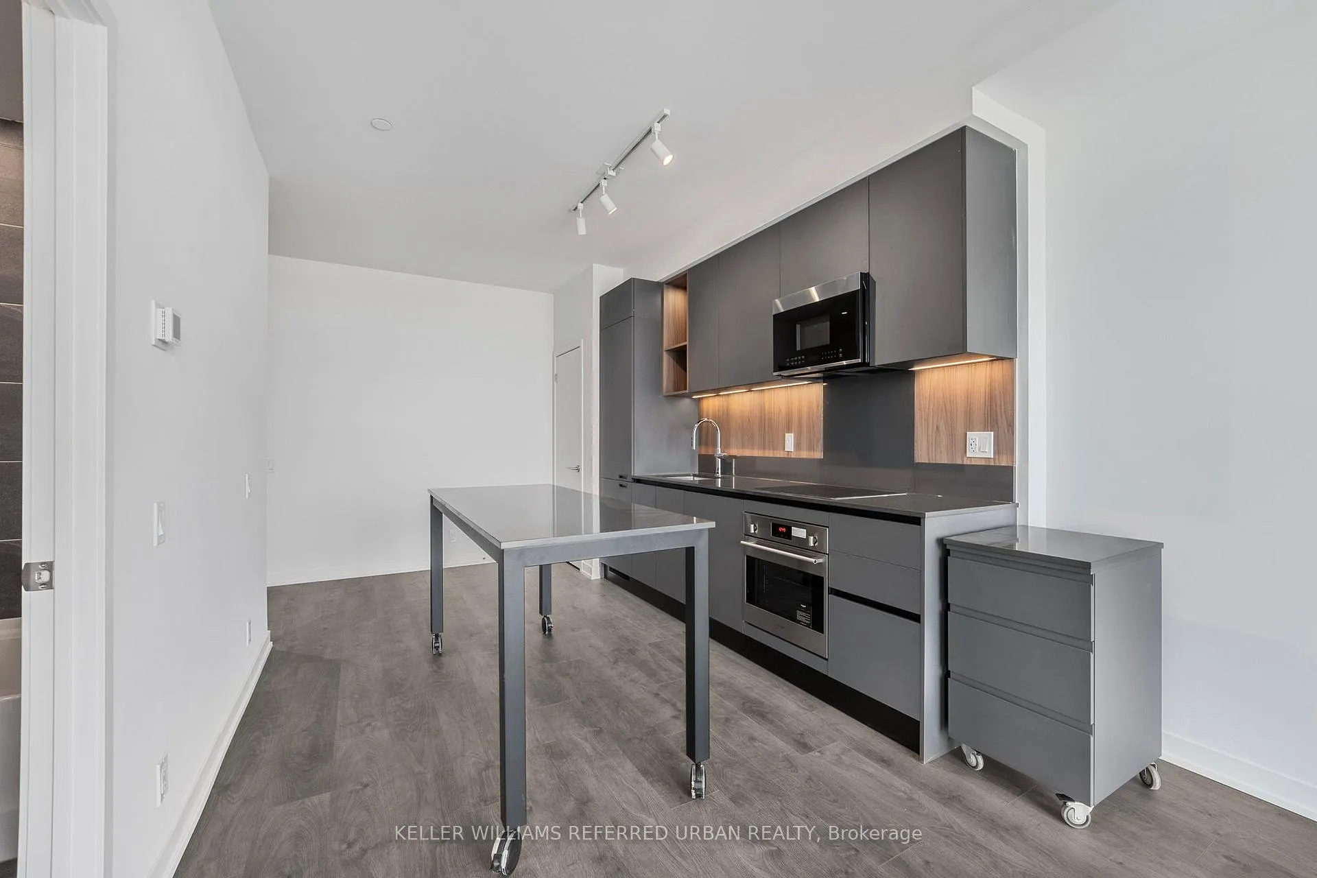 Photo 16 of Unit 2203, 39 Mary Street, Barrie, City Centre — HOMEH