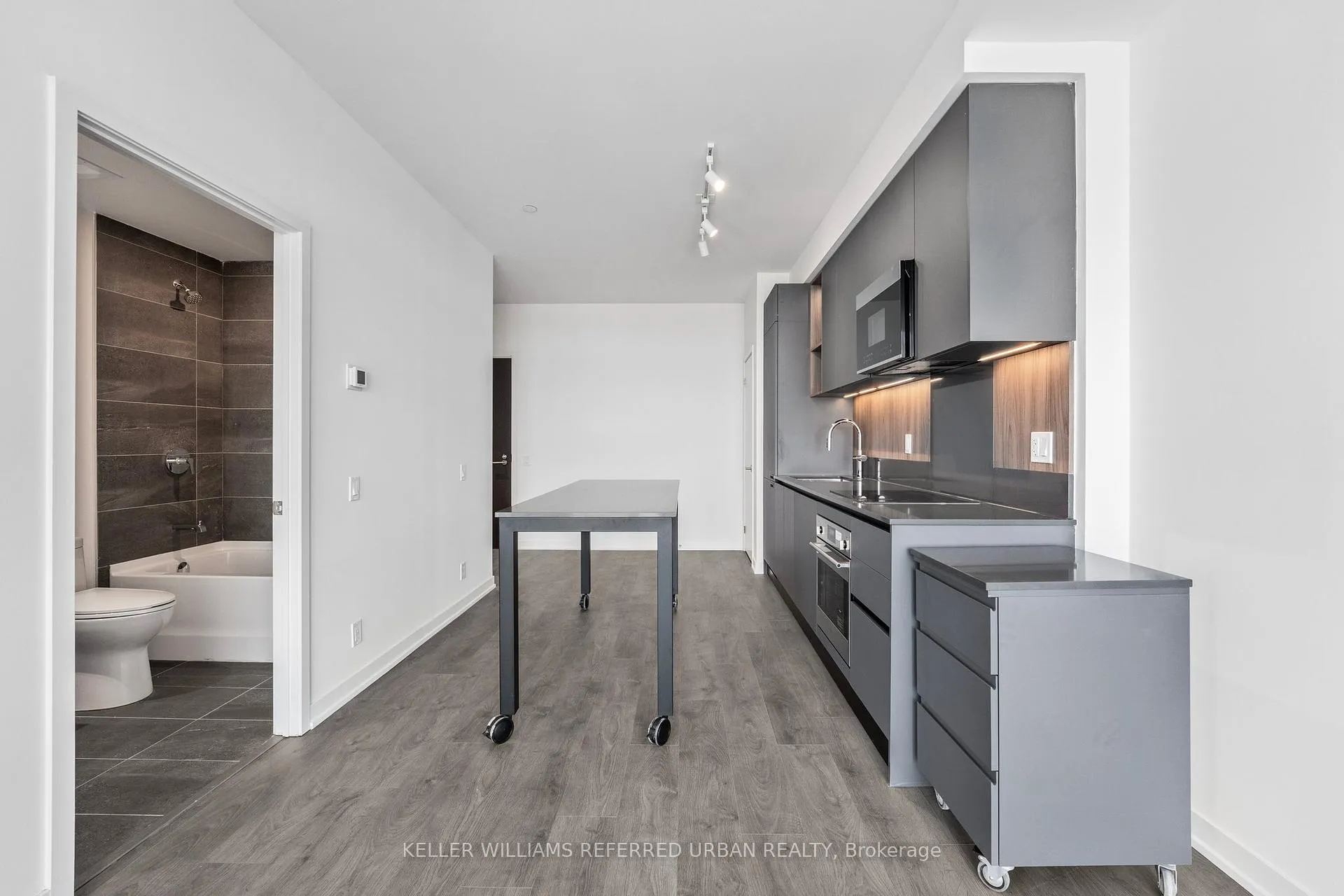 Photo 17 of Unit 2203, 39 Mary Street, Barrie, City Centre — HOMEH