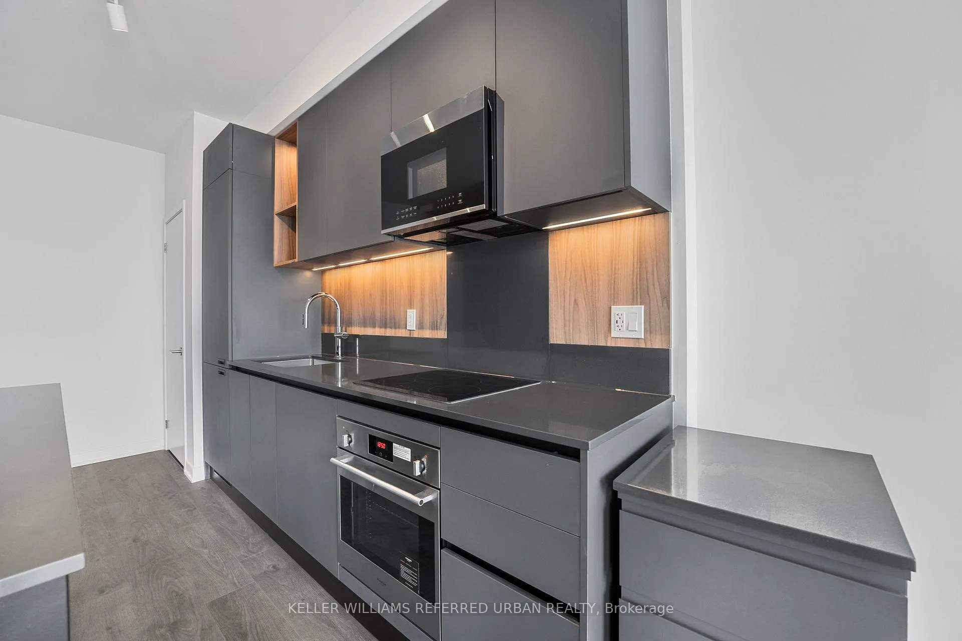 Photo 18 of Unit 2203, 39 Mary Street, Barrie, City Centre — HOMEH