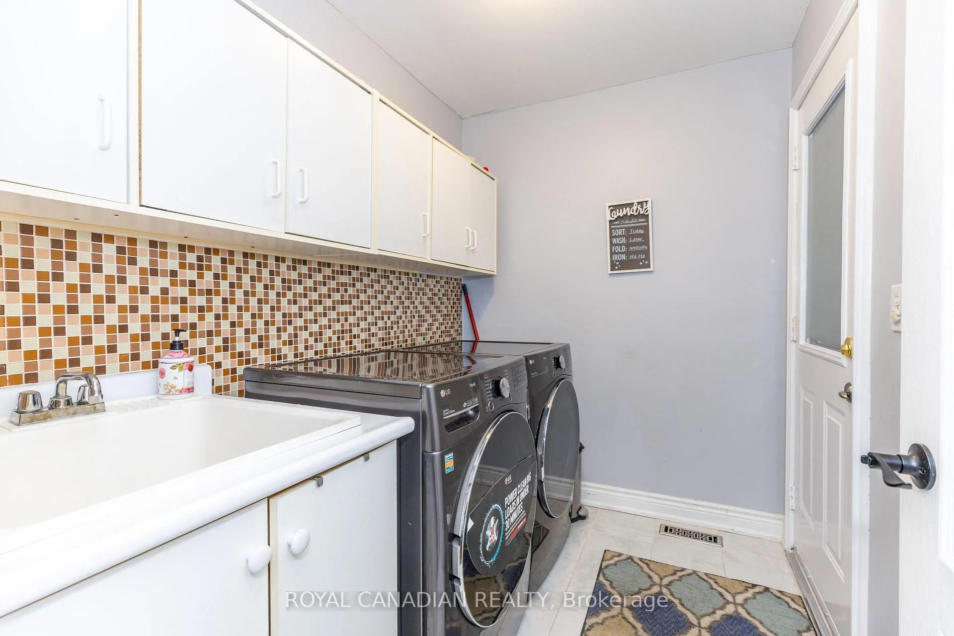 Photo 9 of 6 Mediterra Drive, Vaughan, Vellore Village — HOMEH