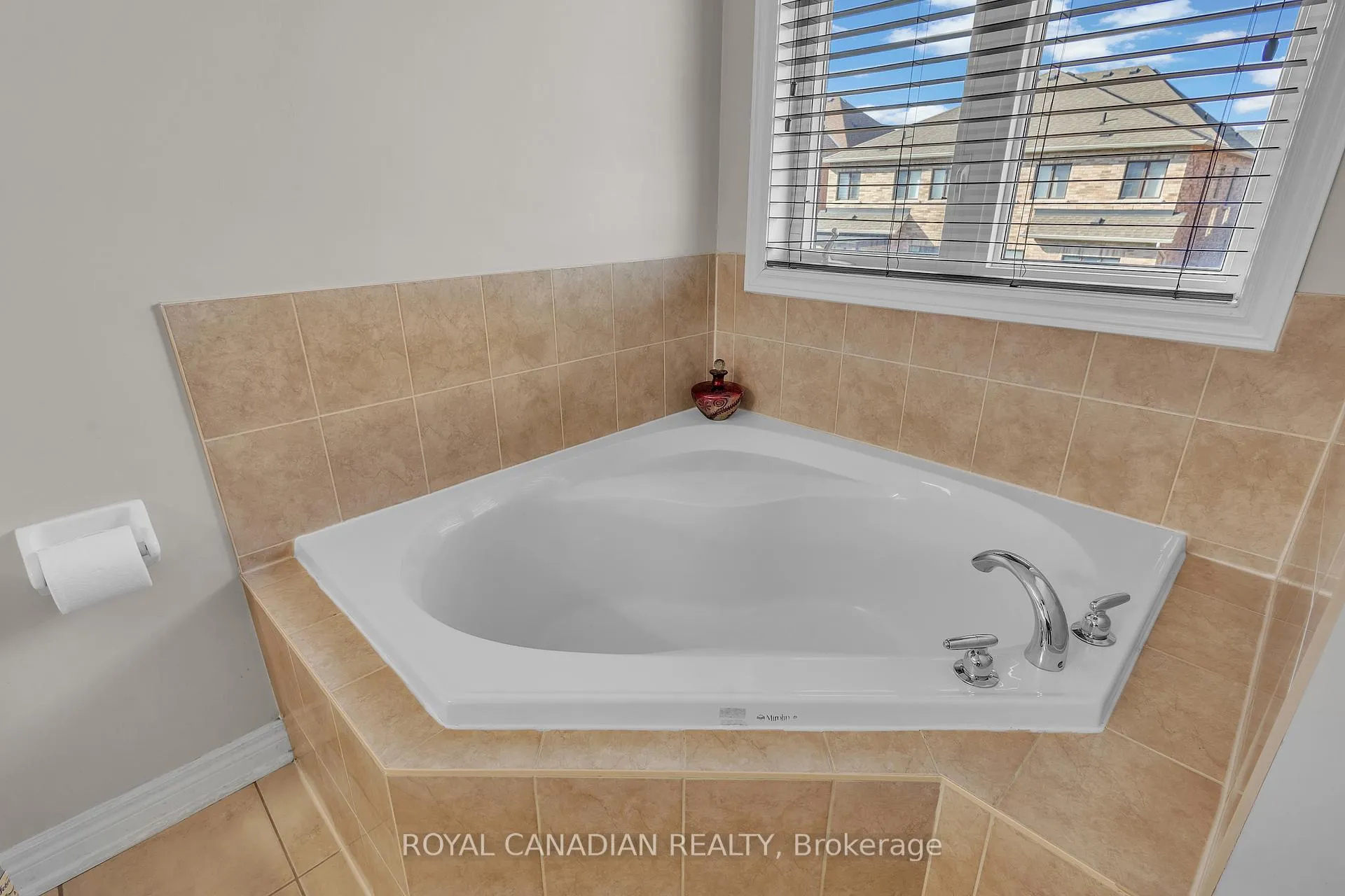 Photo 28 of 6 Mediterra Drive, Vaughan, Vellore Village — HOMEH