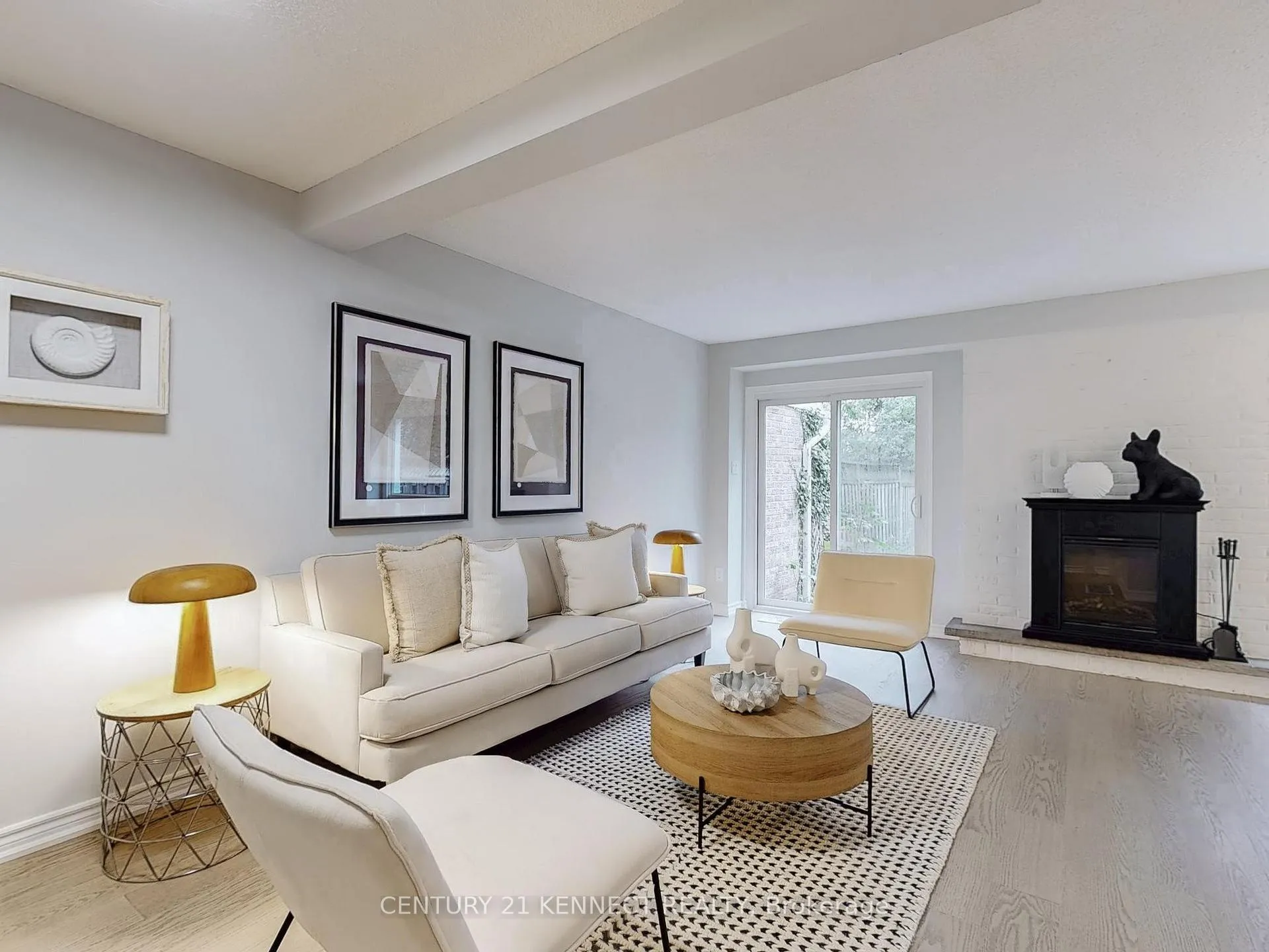 Photo 3 of Unit 8, 105 Carlton Road, Markham, Unionville — HOMEH